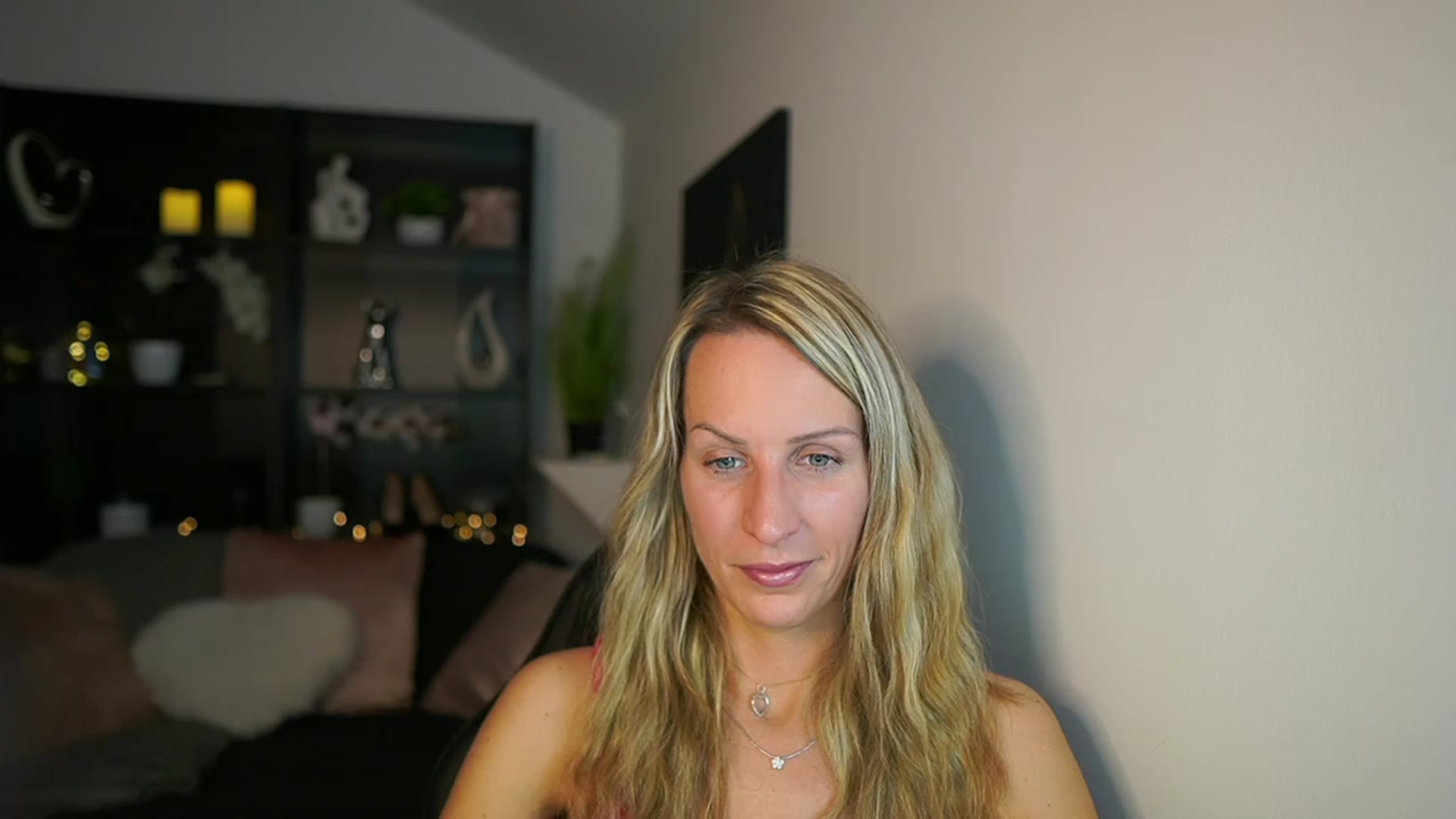 Gallery image thumbnail from Nikki__Sexx__'s myfreecams stream on, 11/14/2023, 19:22 image 17 of 20