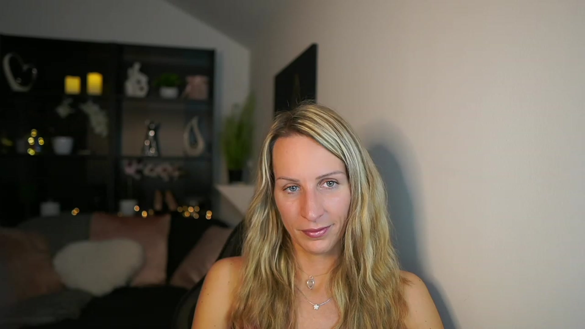 Gallery image thumbnail from Nikki__Sexx__'s myfreecams stream on, 11/14/2023, 19:22 image 15 of 20