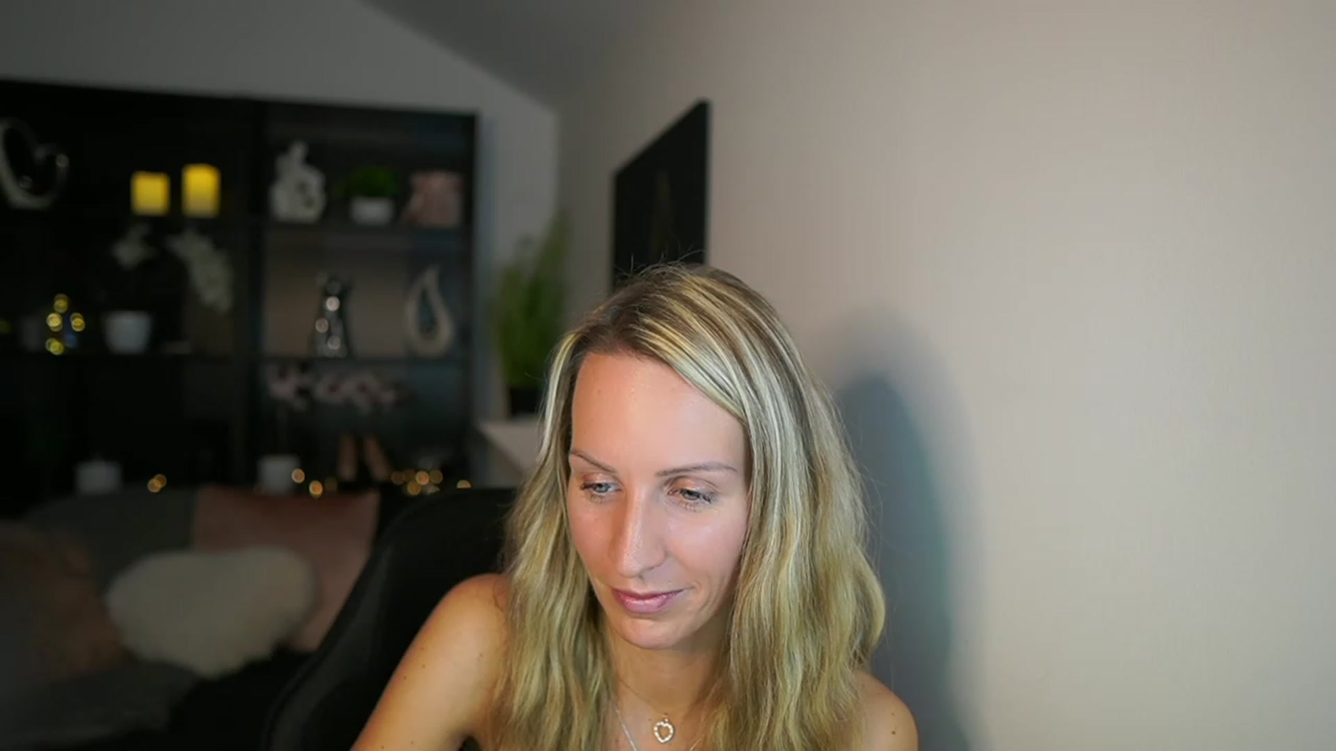 Gallery image thumbnail from Nikki__Sexx__'s myfreecams stream on, 11/15/2023, 24:06 image 9 of 20