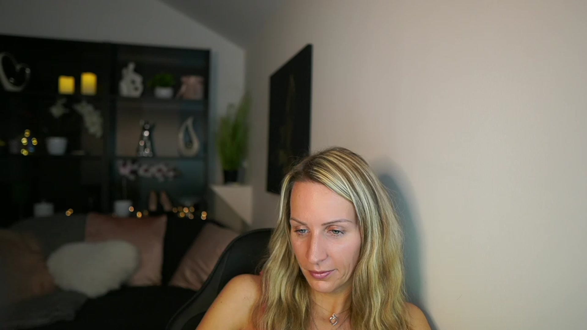 Gallery image thumbnail from Nikki__Sexx__'s myfreecams stream on, 11/15/2023, 24:06 image 6 of 20
