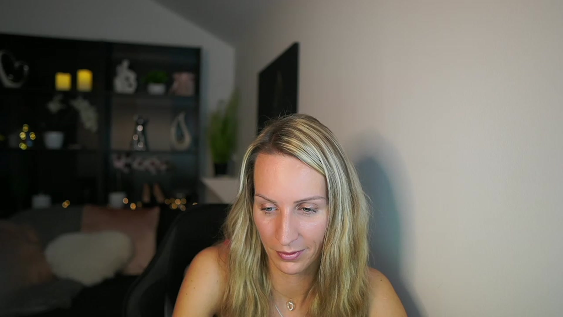 Gallery image thumbnail from Nikki__Sexx__'s myfreecams stream on, 11/15/2023, 24:06 image 12 of 20