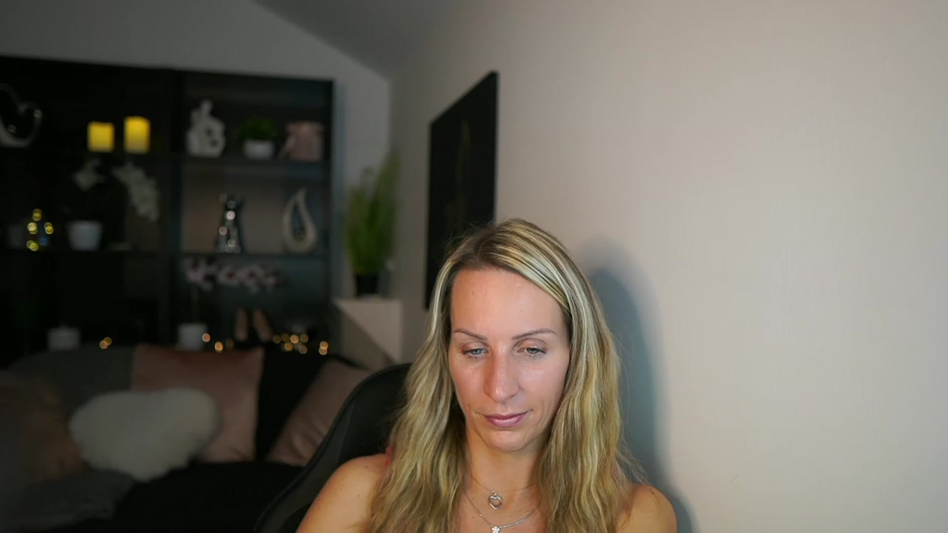 Gallery image thumbnail from Nikki__Sexx__'s myfreecams stream on, 11/15/2023, 24:06 image 19 of 20