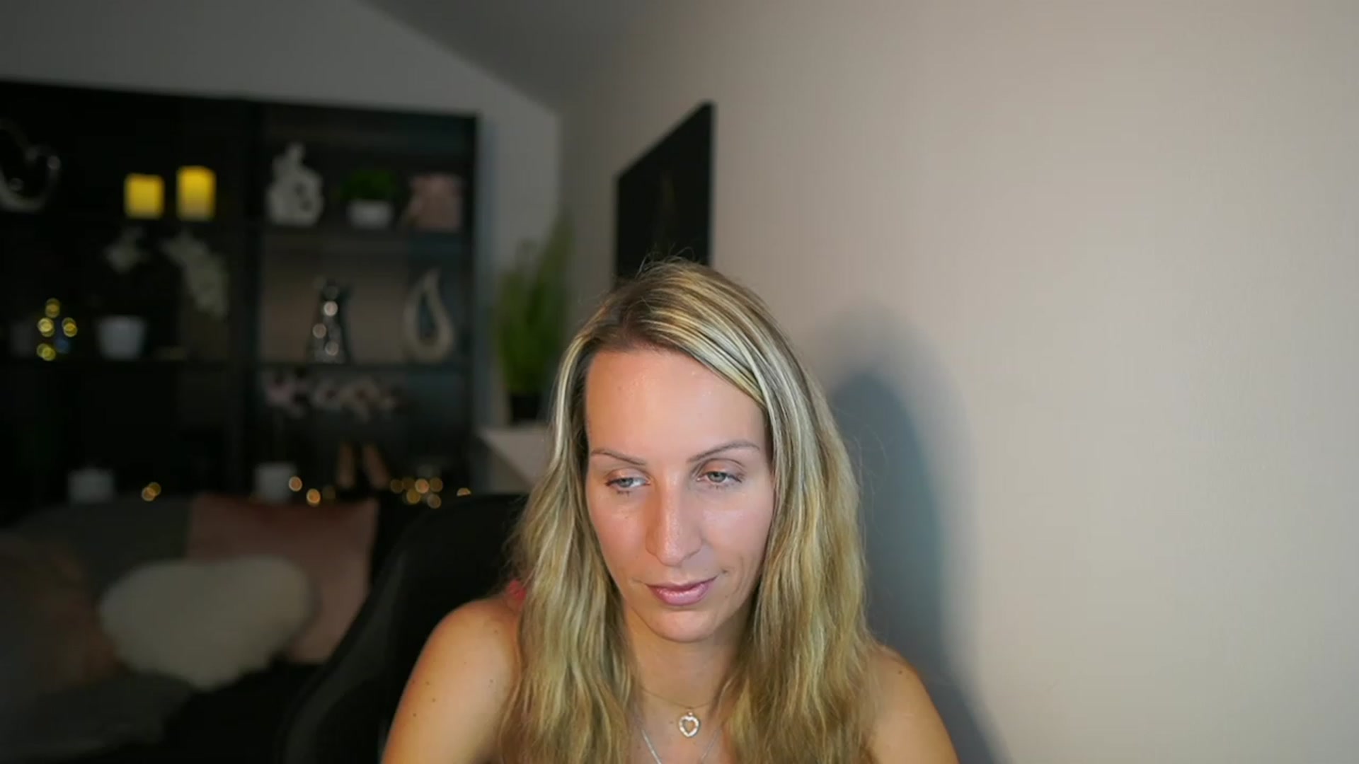 Gallery image thumbnail from Nikki__Sexx__'s myfreecams stream on, 11/15/2023, 24:06 image 16 of 20