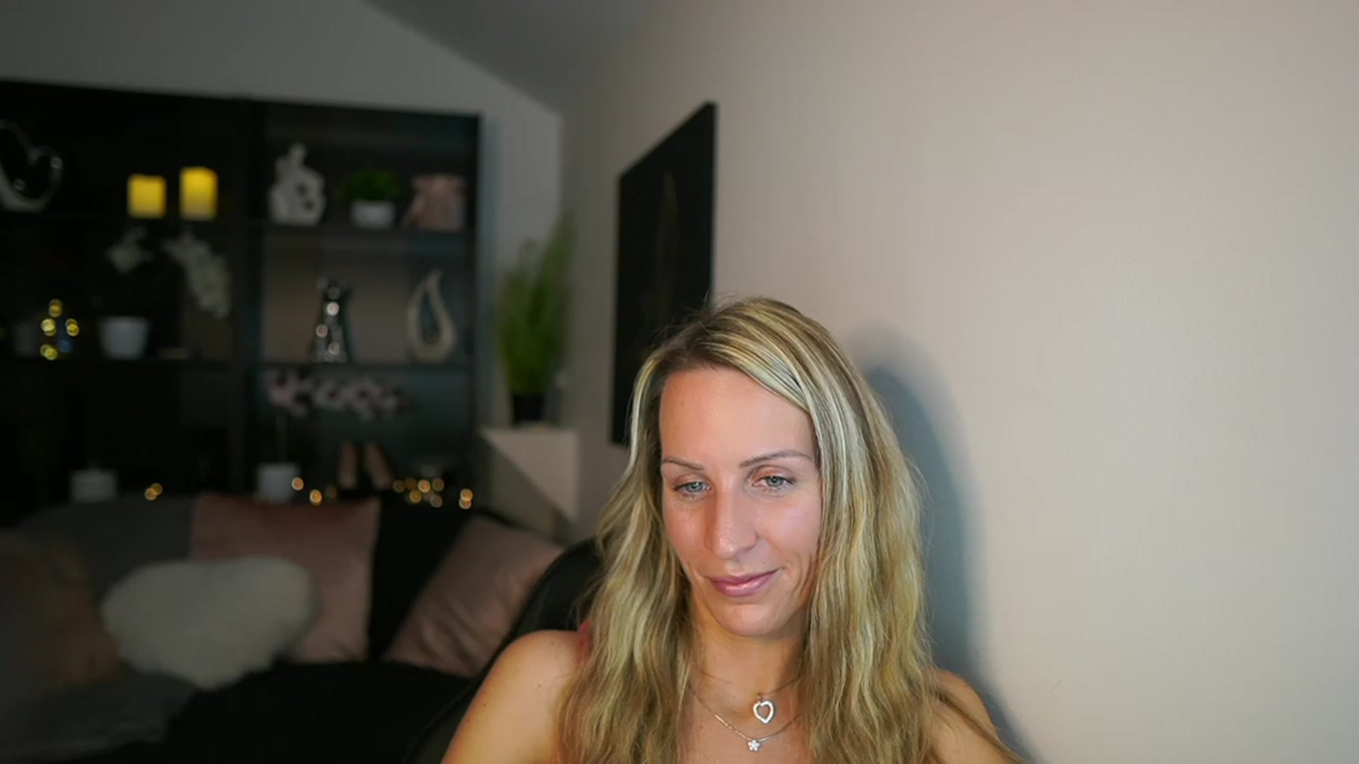 Gallery image thumbnail from Nikki__Sexx__'s myfreecams stream on, 11/15/2023, 24:06 image 14 of 20