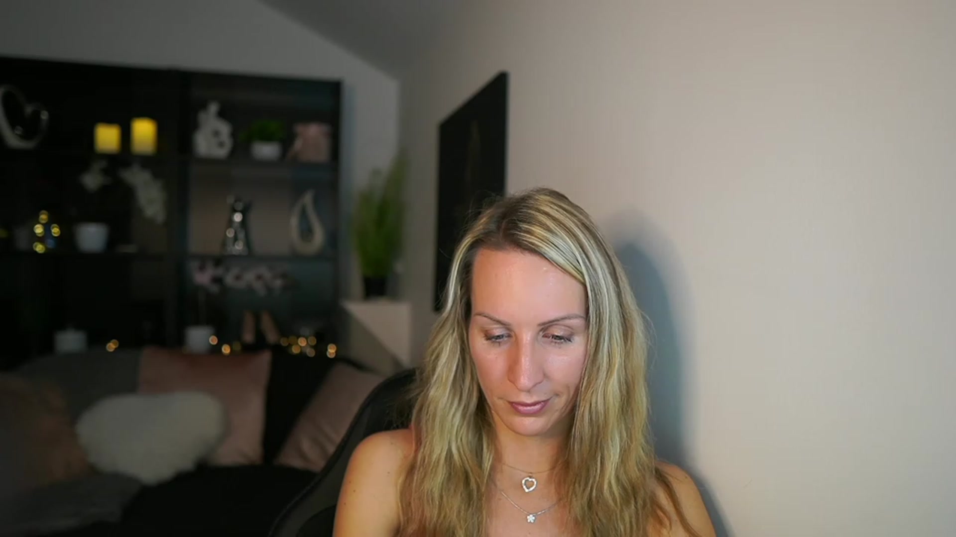 Gallery image thumbnail from Nikki__Sexx__'s myfreecams stream on, 11/15/2023, 24:06 image 13 of 20