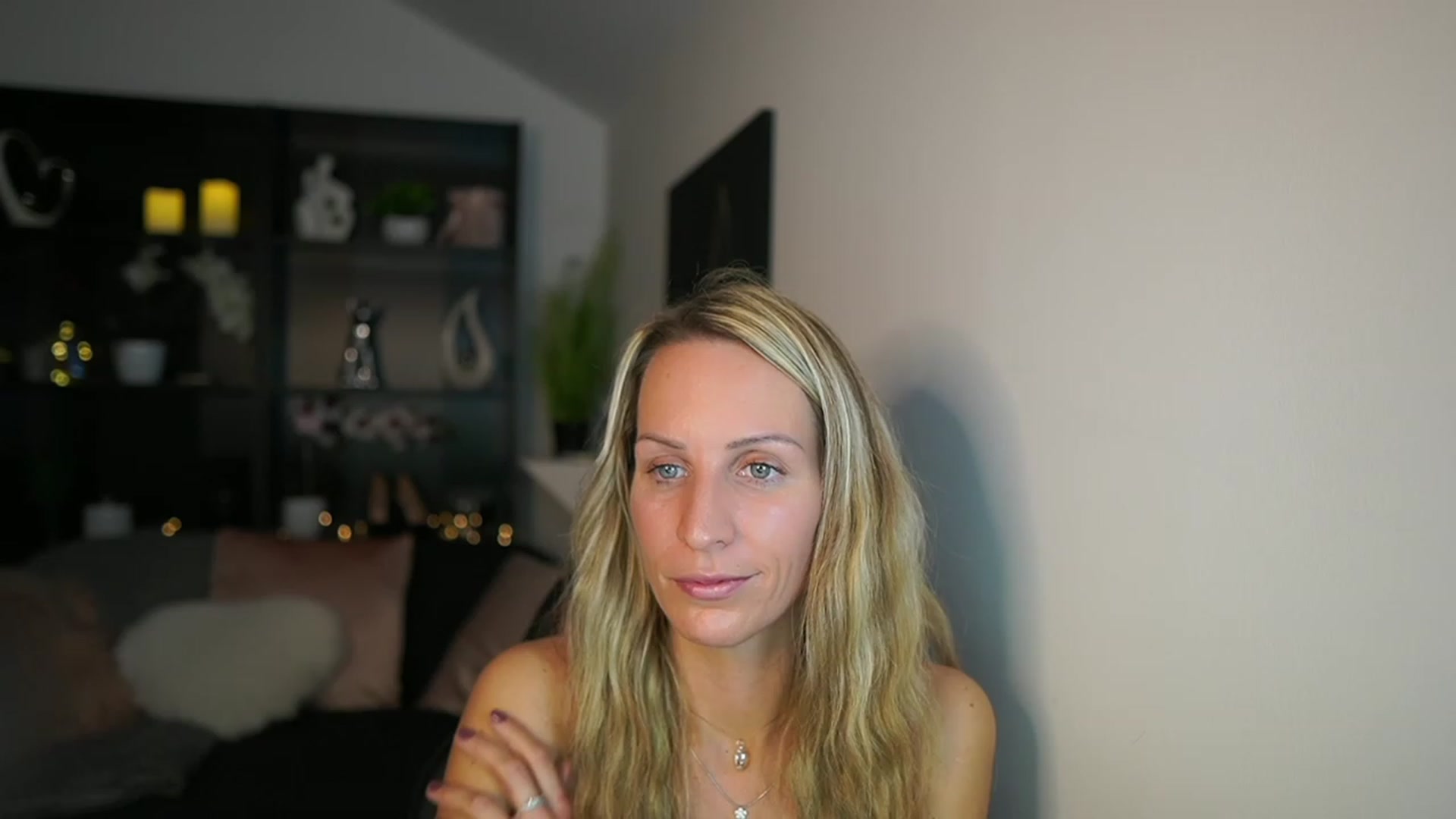 Gallery image thumbnail from Nikki__Sexx__'s myfreecams stream on, 11/15/2023, 24:06 image 10 of 20