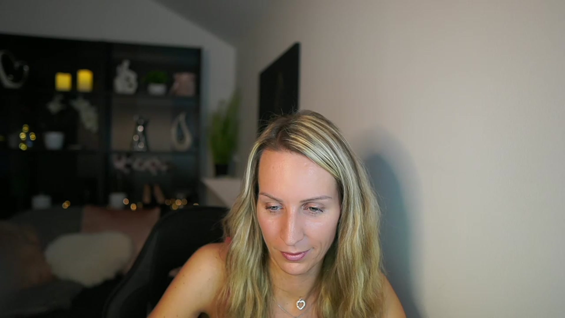 Gallery image thumbnail from Nikki__Sexx__'s myfreecams stream on, 11/15/2023, 24:06 image 8 of 20