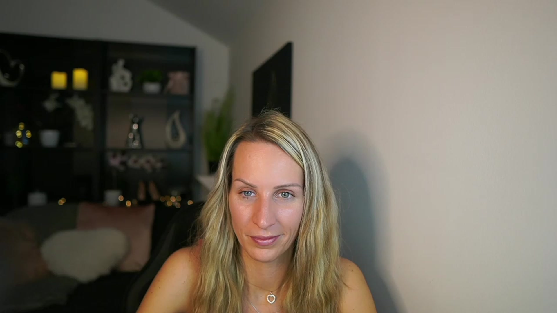 Gallery image thumbnail from Nikki__Sexx__'s myfreecams stream on, 11/15/2023, 24:06 image 17 of 20