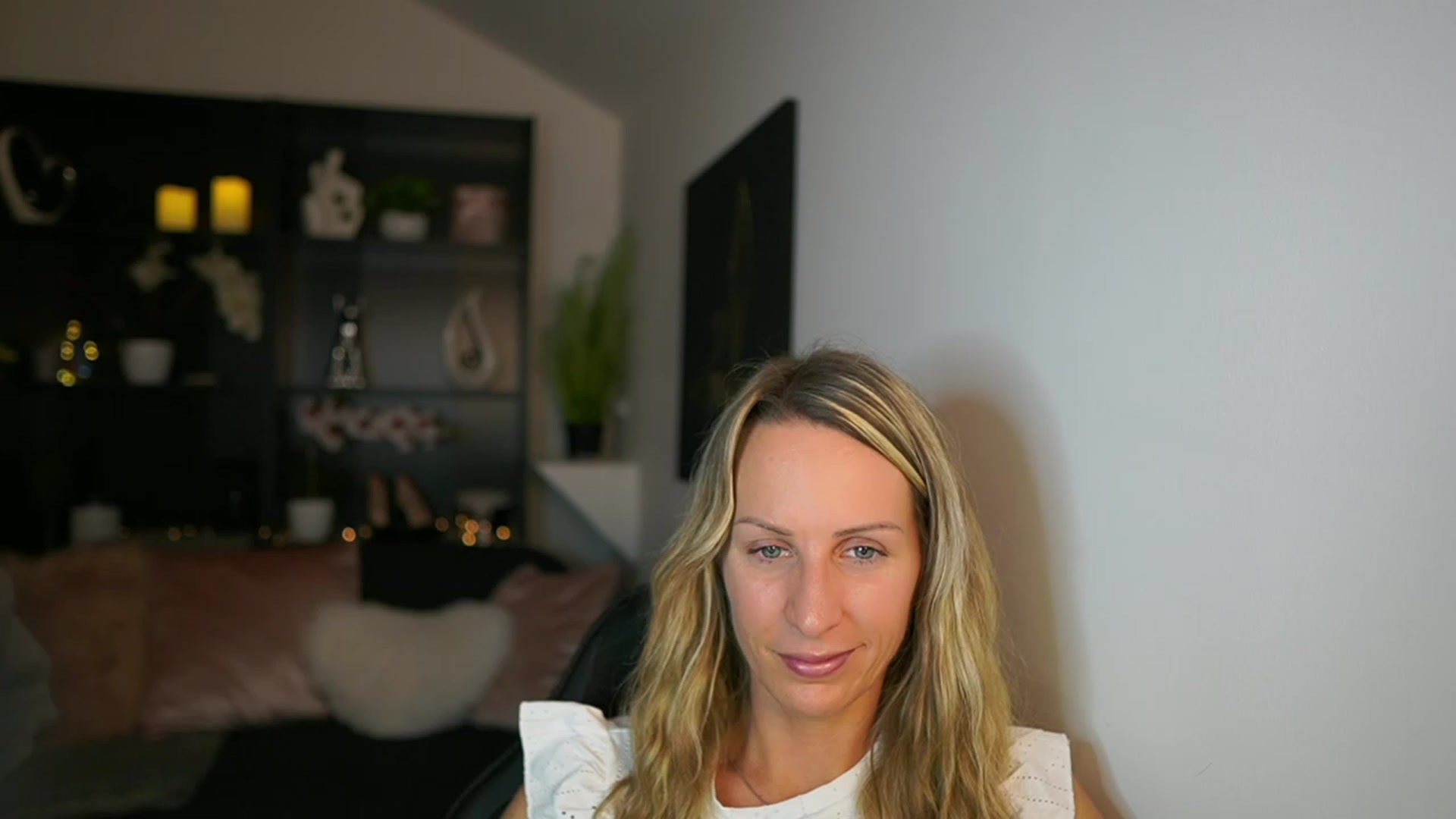 Gallery image thumbnail from Nikki__Sexx__'s myfreecams stream on, 11/21/2023, 22:14 image 16 of 20