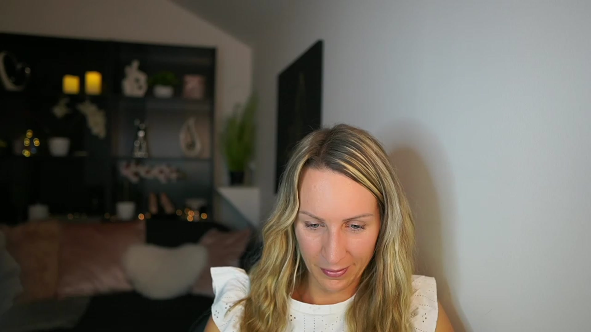 Gallery image thumbnail from Nikki__Sexx__'s myfreecams stream on, 11/21/2023, 22:14 image 10 of 20