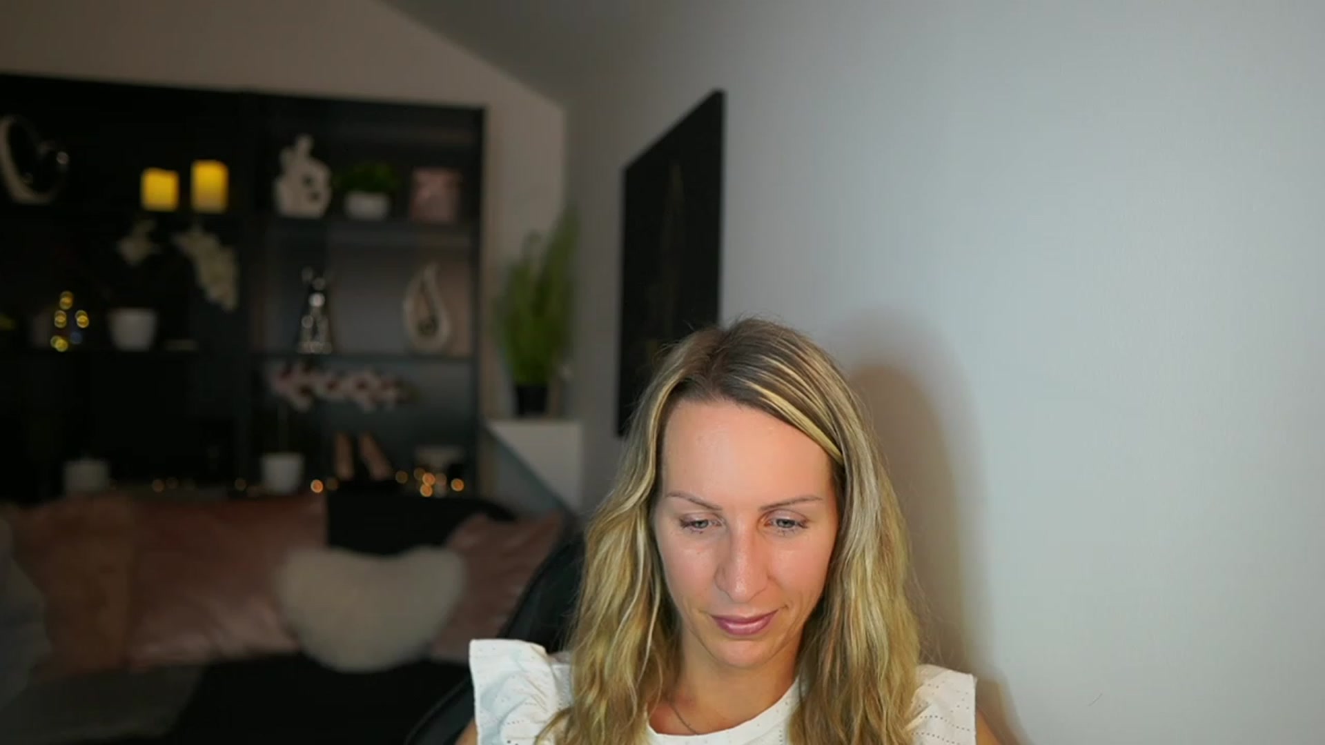Gallery image thumbnail from Nikki__Sexx__'s myfreecams stream on, 11/21/2023, 22:14 image 19 of 20