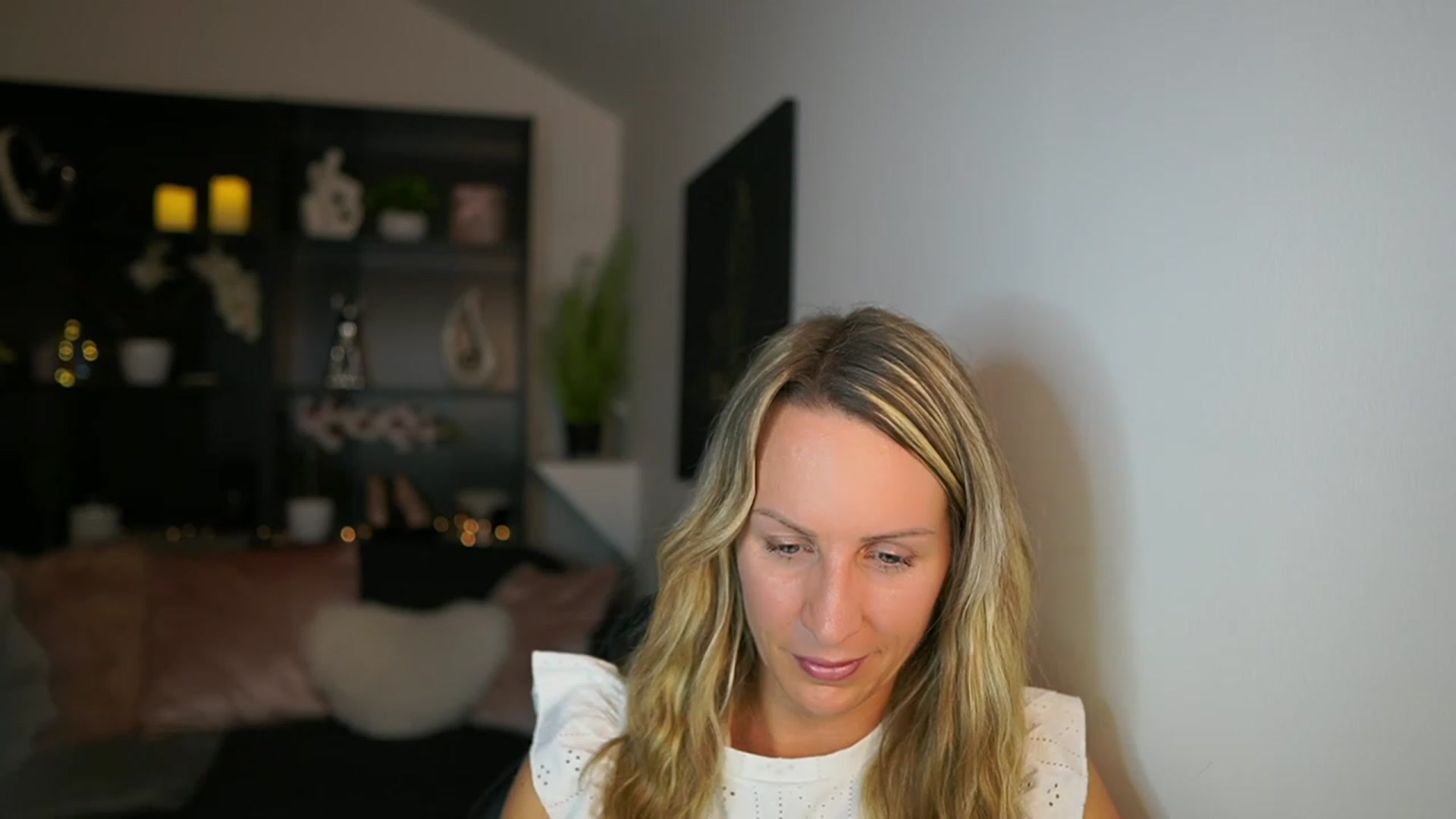 Gallery image thumbnail from Nikki__Sexx__'s myfreecams stream on, 11/21/2023, 22:14 image 8 of 20