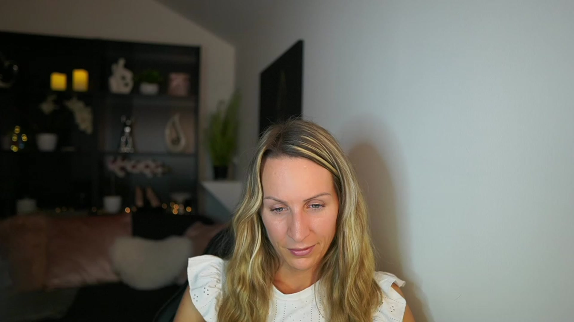 Gallery image thumbnail from Nikki__Sexx__'s myfreecams stream on, 11/22/2023, 24:00 image 14 of 20