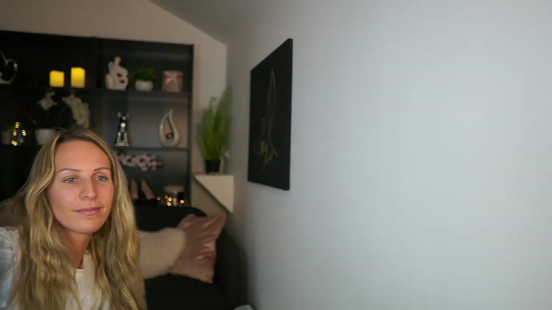 Gallery image thumbnail from Nikki__Sexx__'s myfreecams stream on, 11/22/2023, 24:00 image 1 of 20