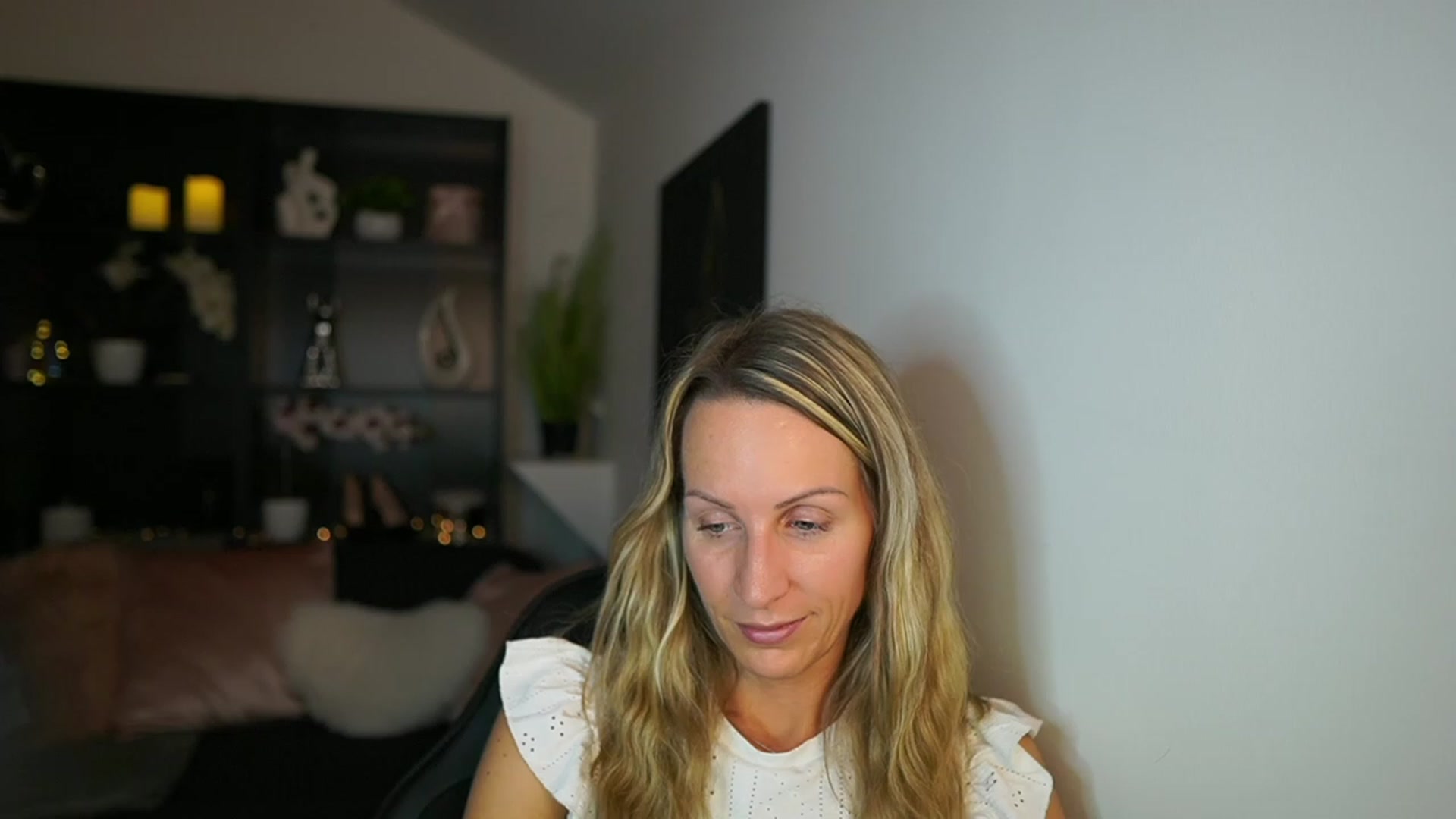 Gallery image thumbnail from Nikki__Sexx__'s myfreecams stream on, 11/22/2023, 24:00 image 18 of 20