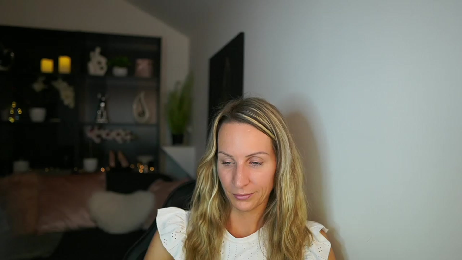 Gallery image thumbnail from Nikki__Sexx__'s myfreecams stream on, 11/22/2023, 24:00 image 16 of 20