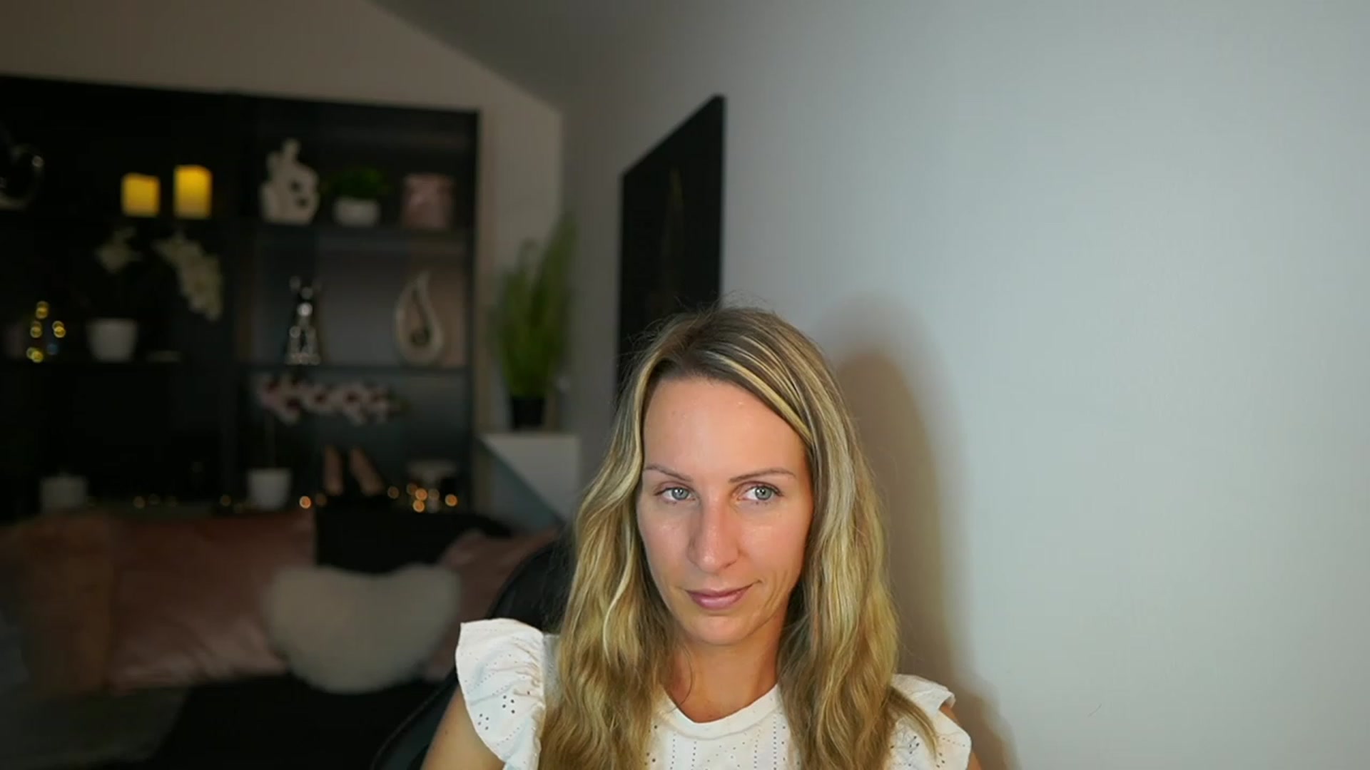 Gallery image thumbnail from Nikki__Sexx__'s myfreecams stream on, 11/22/2023, 24:00 image 9 of 20