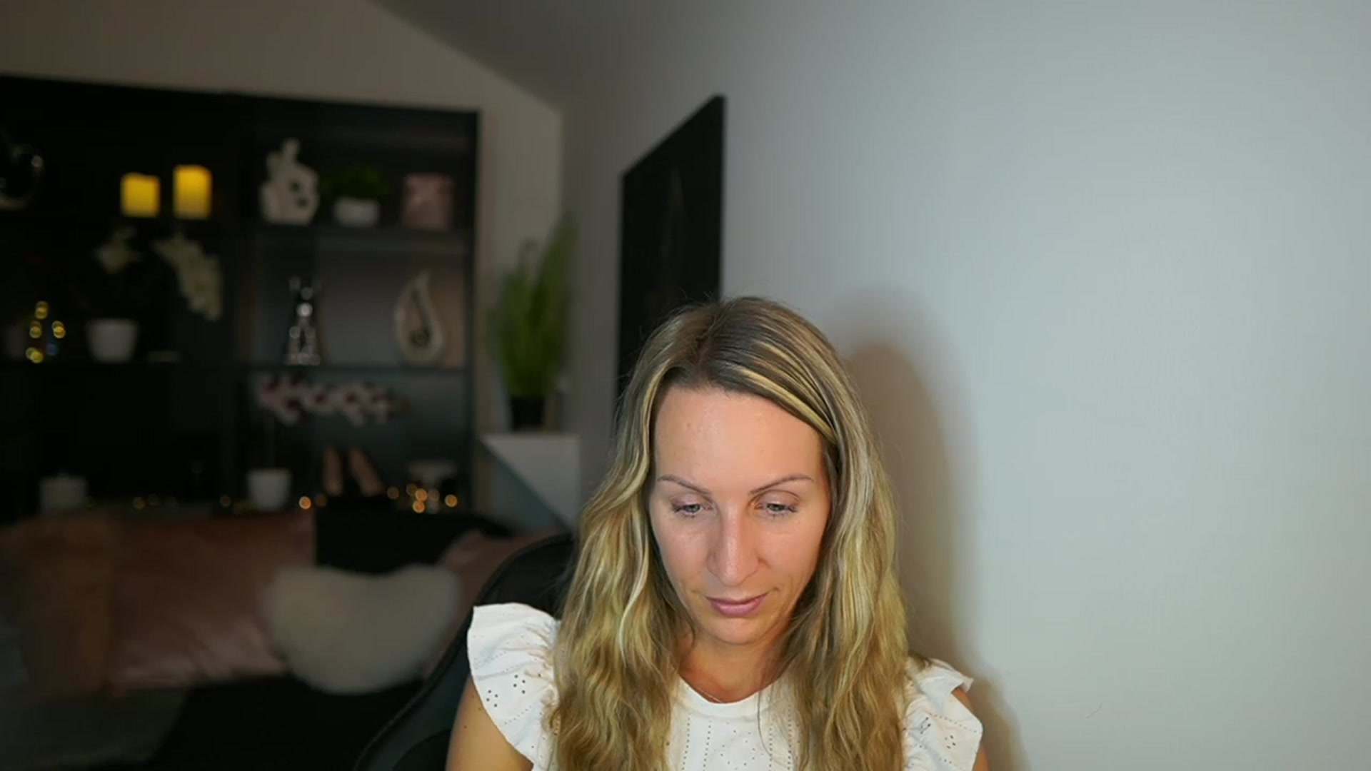 Gallery image thumbnail from Nikki__Sexx__'s myfreecams stream on, 11/22/2023, 24:00 image 19 of 20