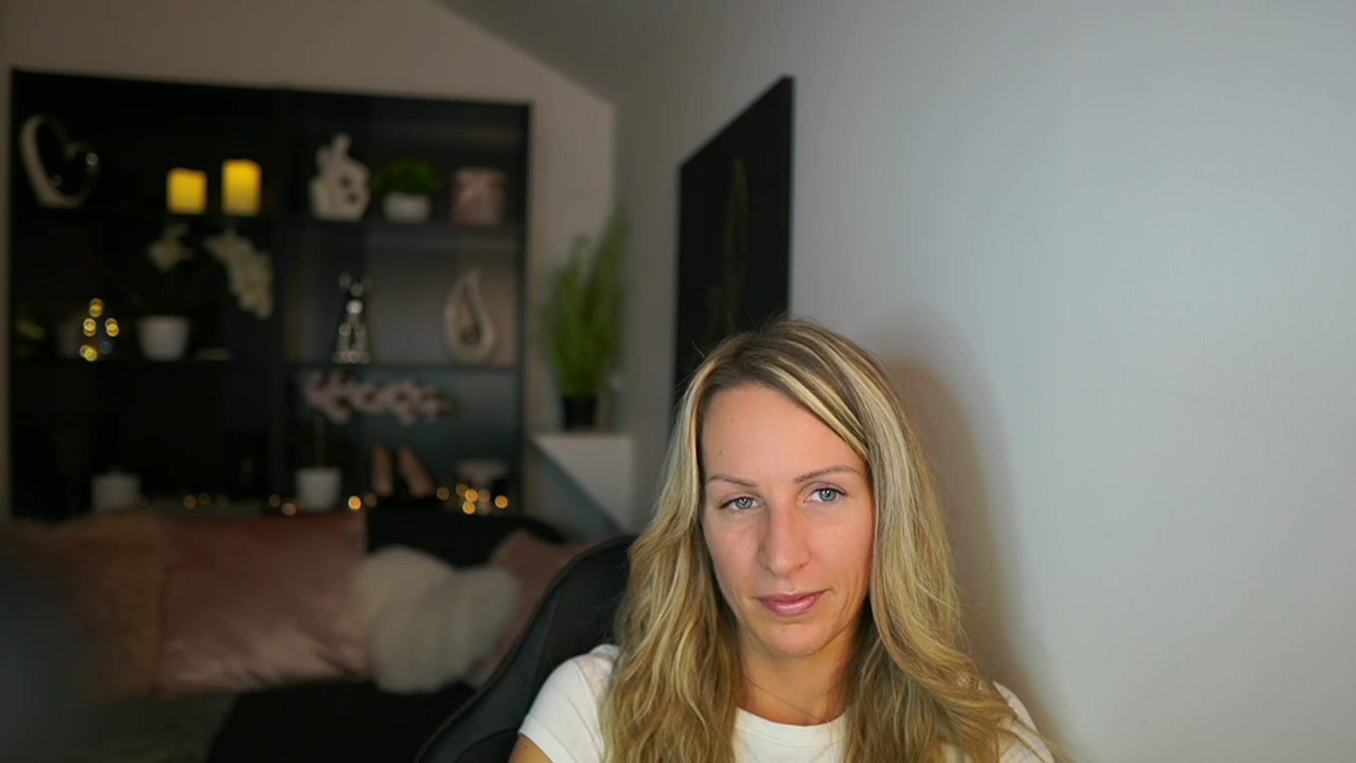 Gallery image thumbnail from Nikki__Sexx__'s myfreecams stream on, 11/23/2023, 19:45 image 14 of 20