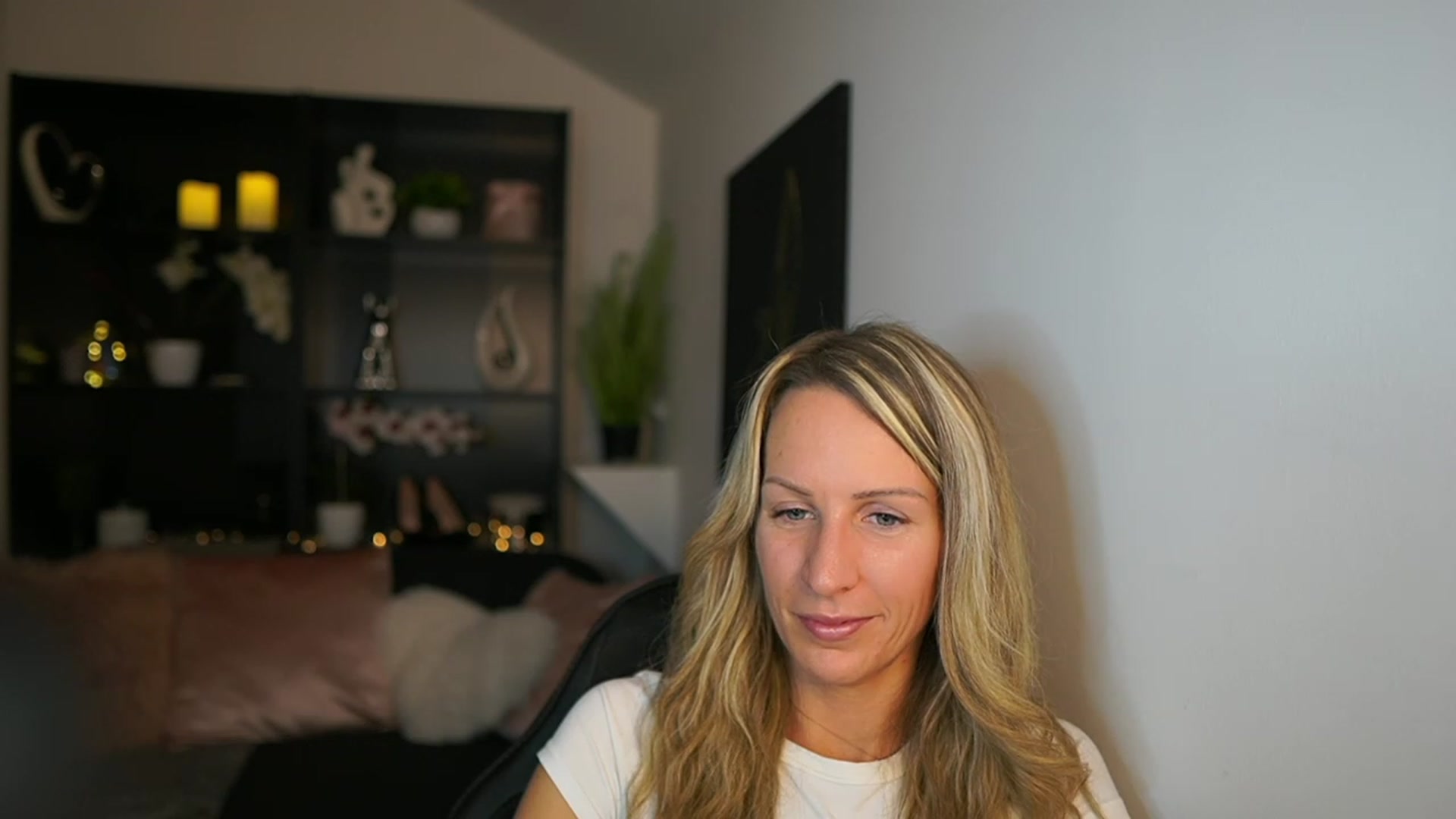 Gallery image thumbnail from Nikki__Sexx__'s myfreecams stream on, 11/23/2023, 19:45 image 12 of 20