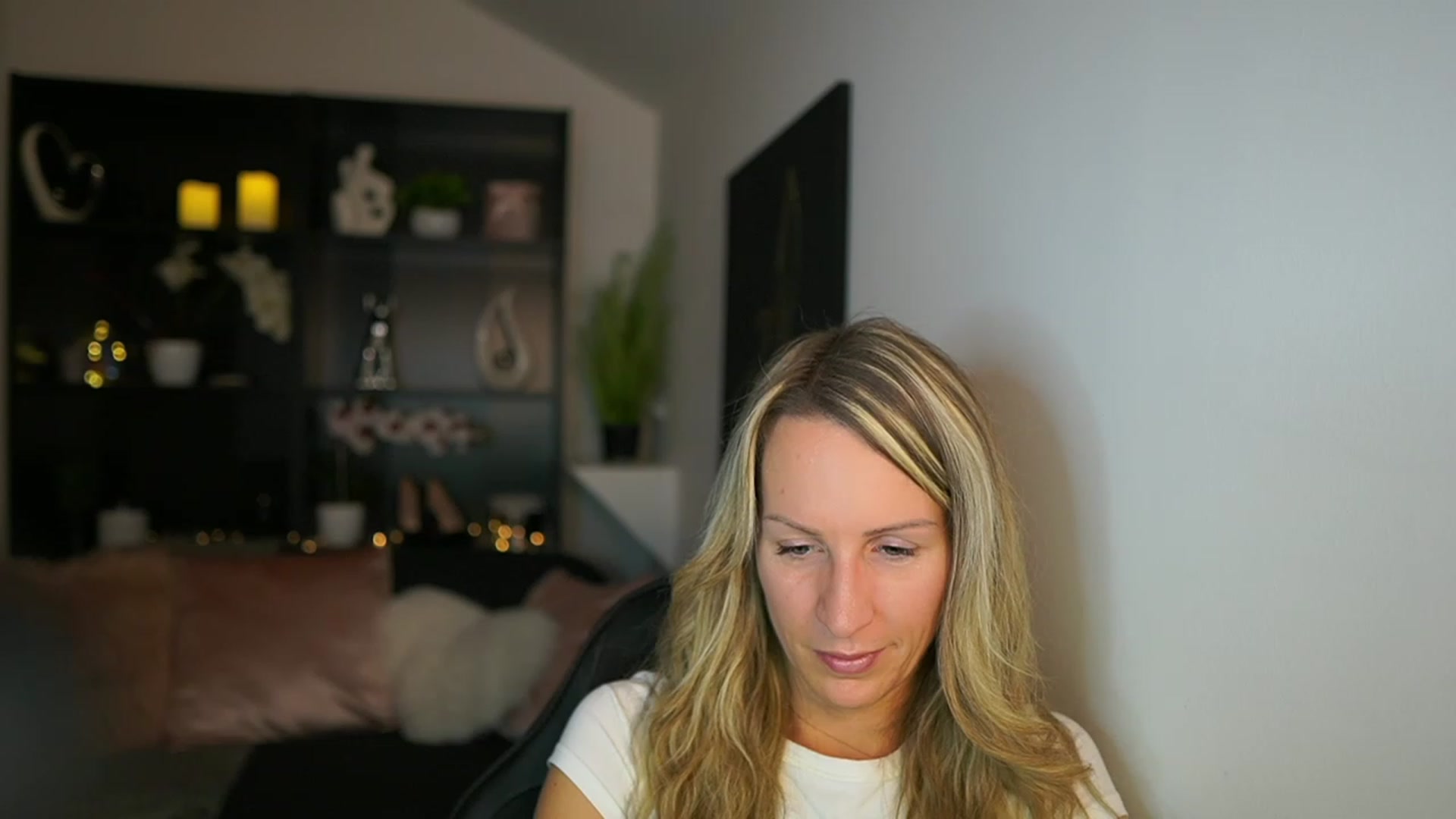 Gallery image thumbnail from Nikki__Sexx__'s myfreecams stream on, 11/23/2023, 19:45 image 9 of 20