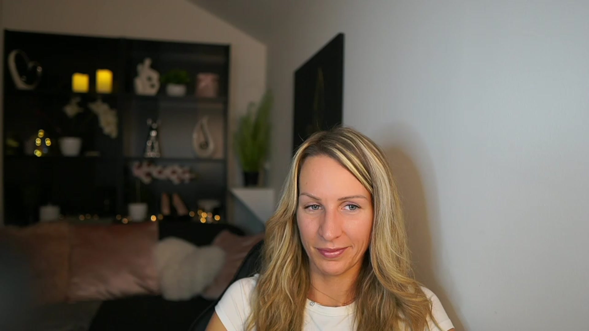 Gallery image thumbnail from Nikki__Sexx__'s myfreecams stream on, 11/23/2023, 19:45 image 3 of 20