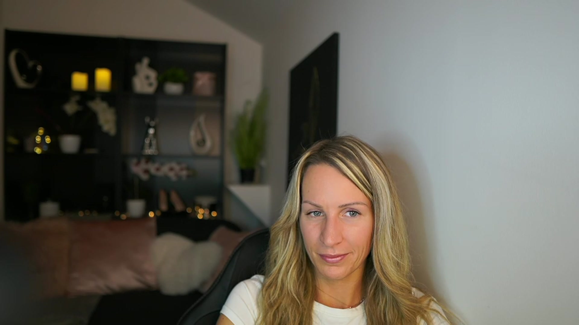 Gallery image thumbnail from Nikki__Sexx__'s myfreecams stream on, 11/23/2023, 19:45 image 15 of 20