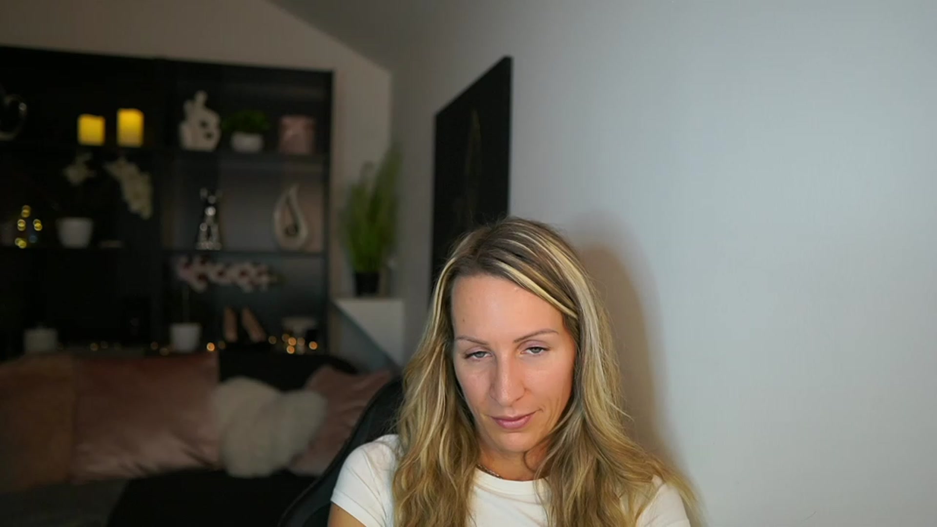 Gallery image thumbnail from Nikki__Sexx__'s myfreecams stream on, 11/23/2023, 23:22 image 19 of 20