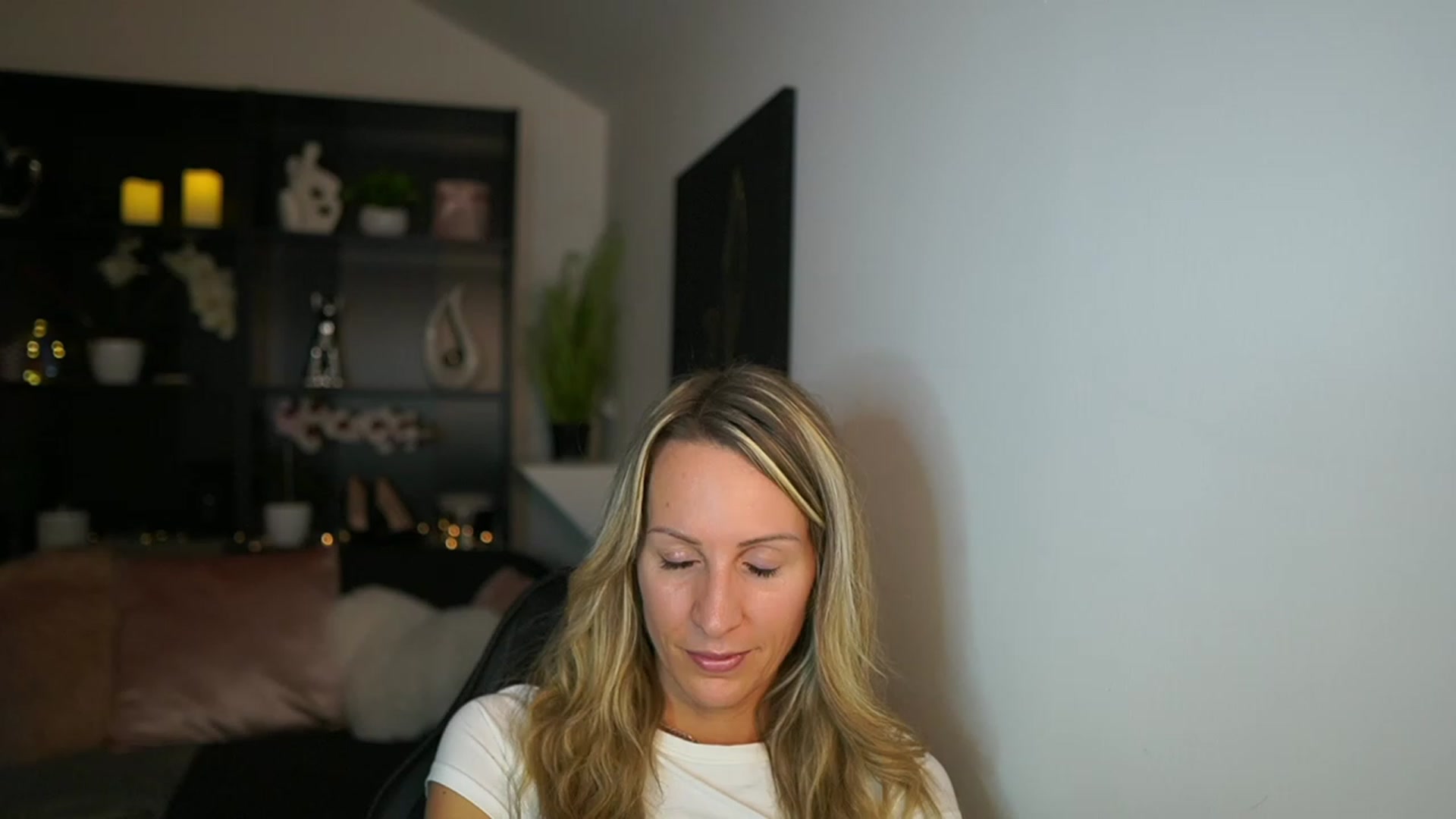 Gallery image thumbnail from Nikki__Sexx__'s myfreecams stream on, 11/23/2023, 23:22 image 14 of 20