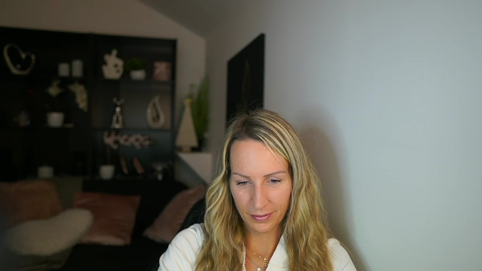 Gallery image thumbnail from Nikki__Sexx__'s myfreecams stream on, 11/27/2023, 20:31 image 15 of 20