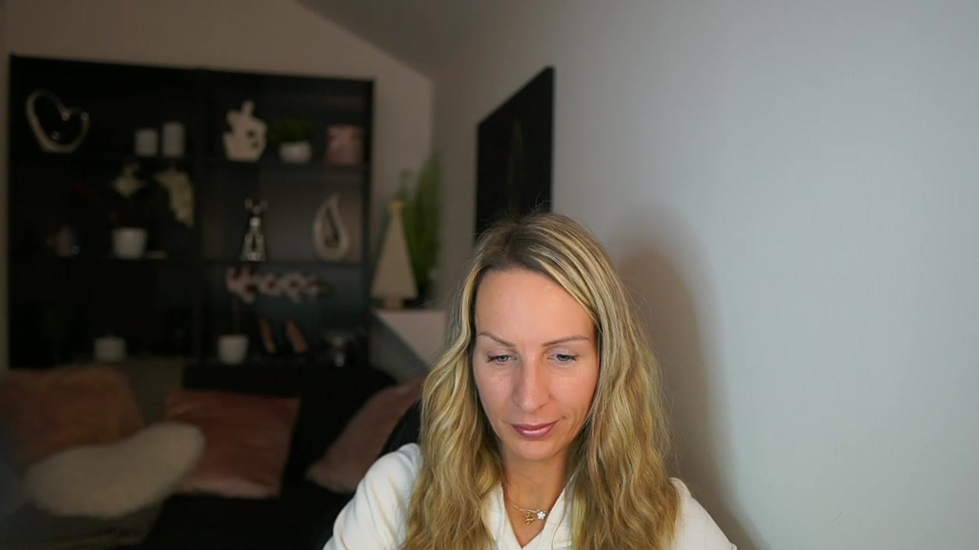 Gallery image thumbnail from Nikki__Sexx__'s myfreecams stream on, 11/27/2023, 20:31 image 2 of 20