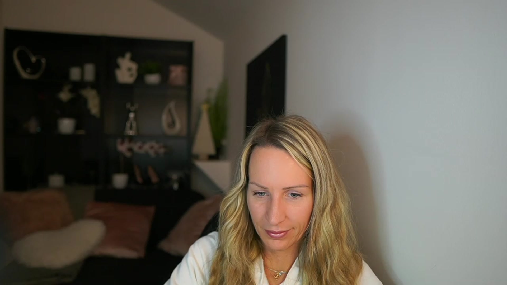 Gallery image thumbnail from Nikki__Sexx__'s myfreecams stream on, 11/27/2023, 20:31 image 3 of 20
