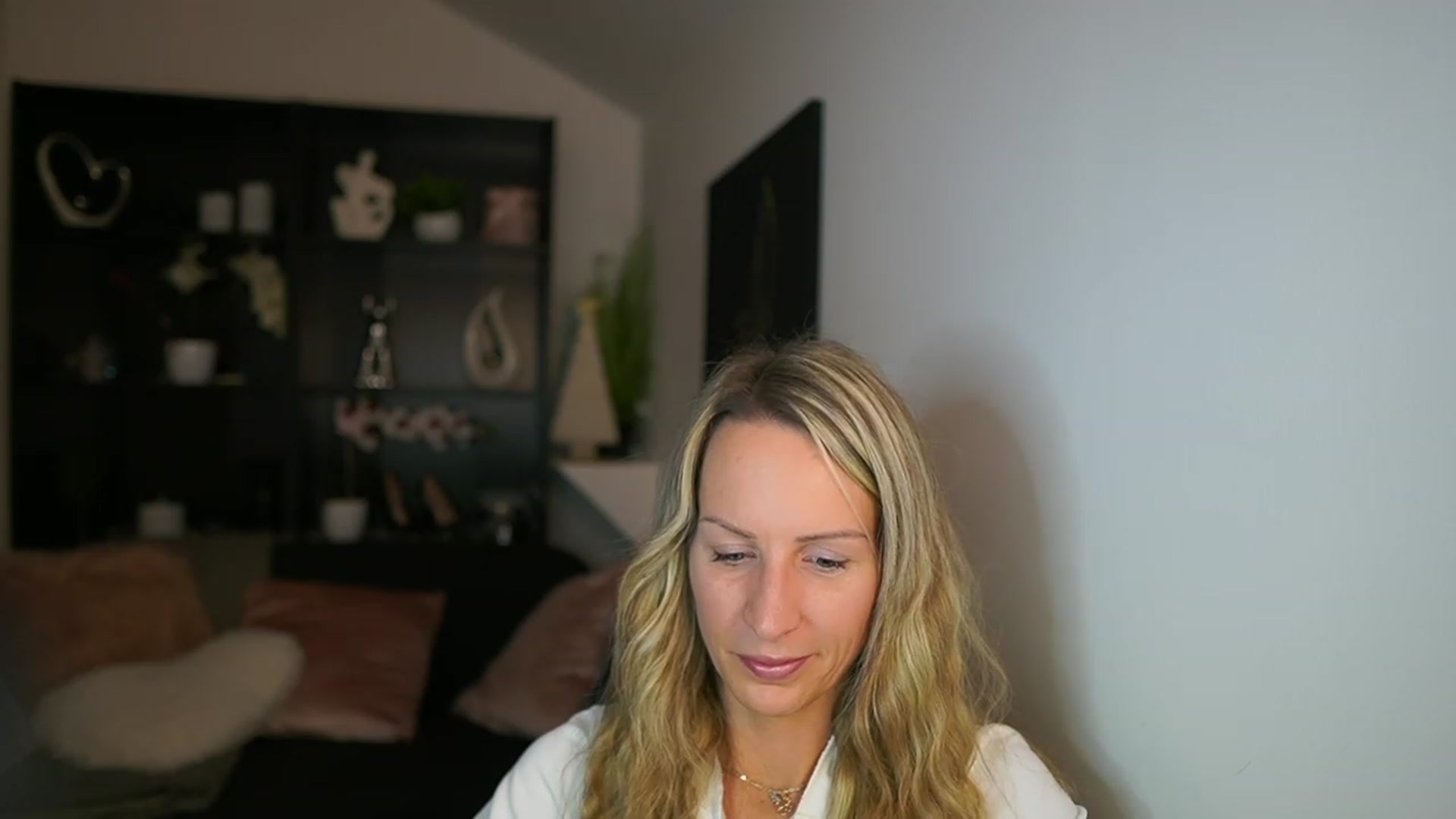 Gallery image thumbnail from Nikki__Sexx__'s myfreecams stream on, 11/27/2023, 20:31 image 6 of 20
