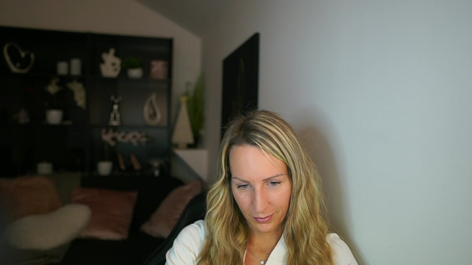 Gallery image thumbnail from Nikki__Sexx__'s myfreecams stream on, 11/27/2023, 20:31 image 16 of 20
