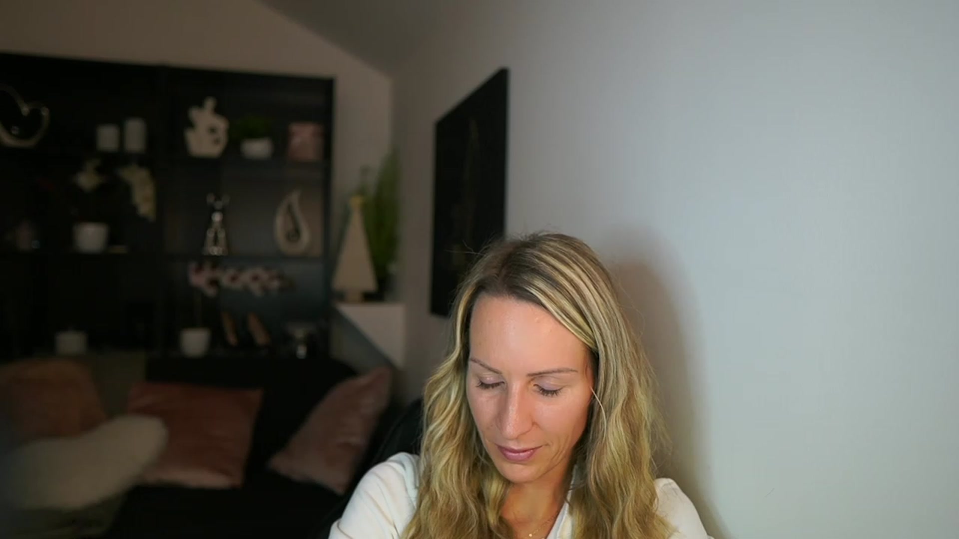 Gallery image thumbnail from Nikki__Sexx__'s myfreecams stream on, 11/27/2023, 22:00 image 4 of 20