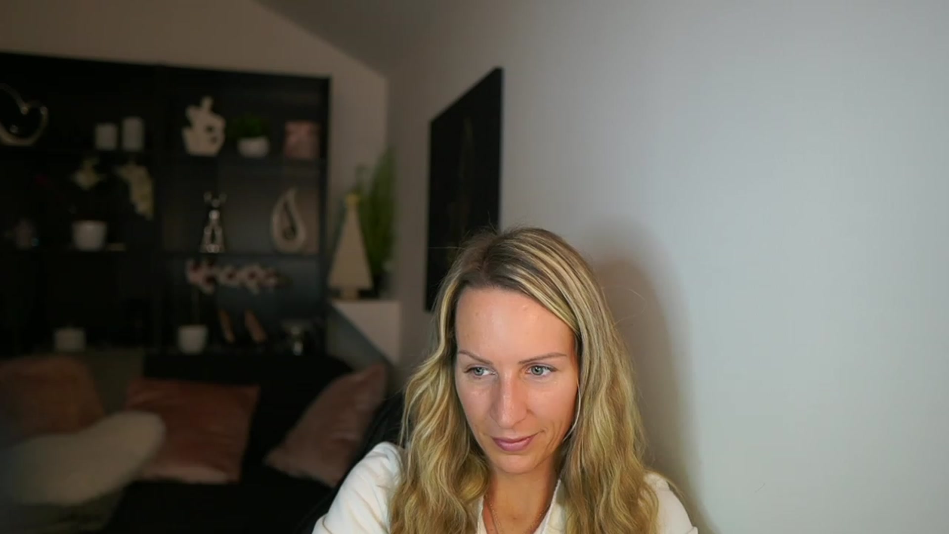 Gallery image thumbnail from Nikki__Sexx__'s myfreecams stream on, 11/27/2023, 22:00 image 18 of 20