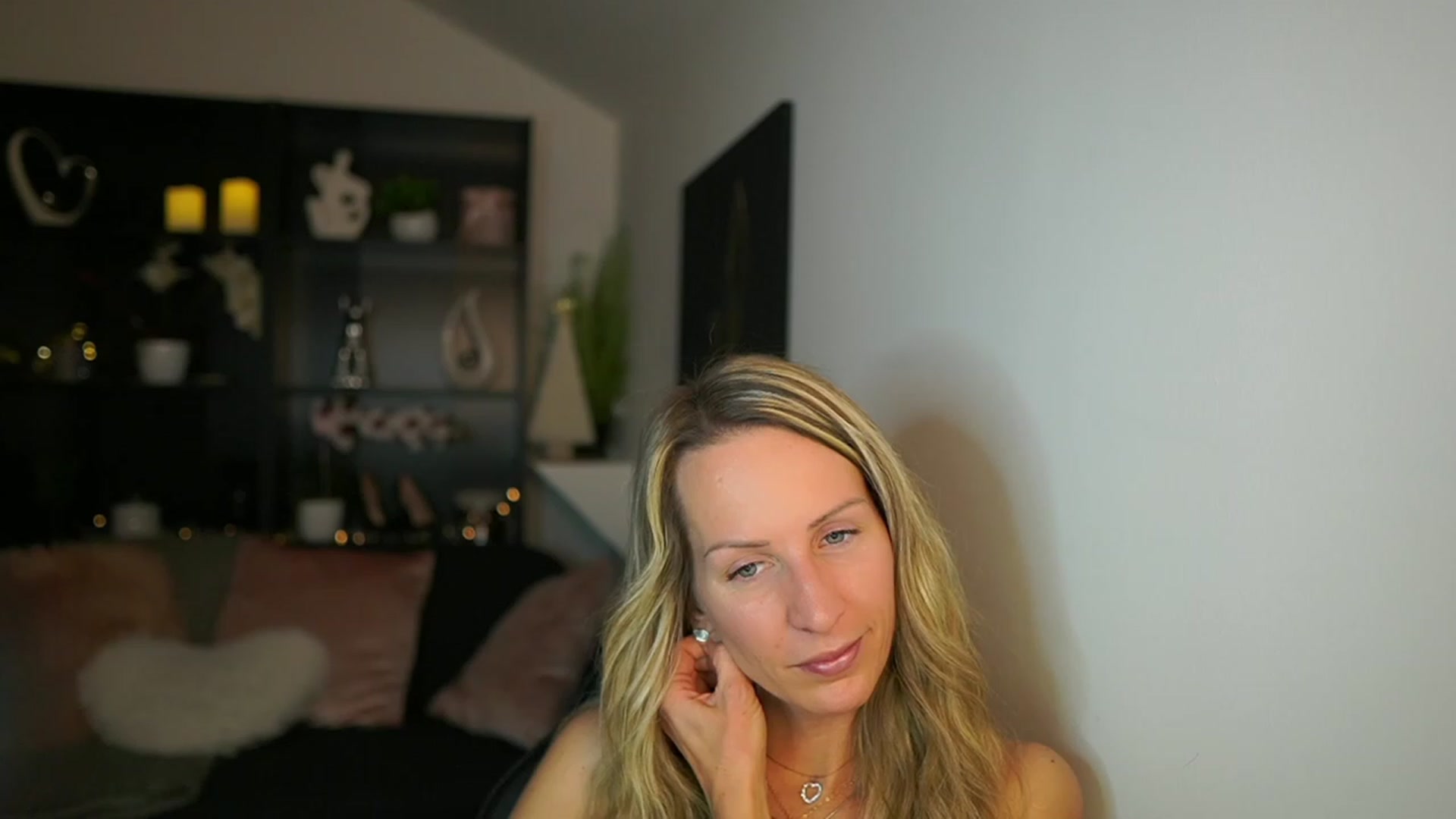 Gallery image thumbnail from Nikki__Sexx__'s myfreecams stream on, 11/28/2023, 21:43 image 6 of 20