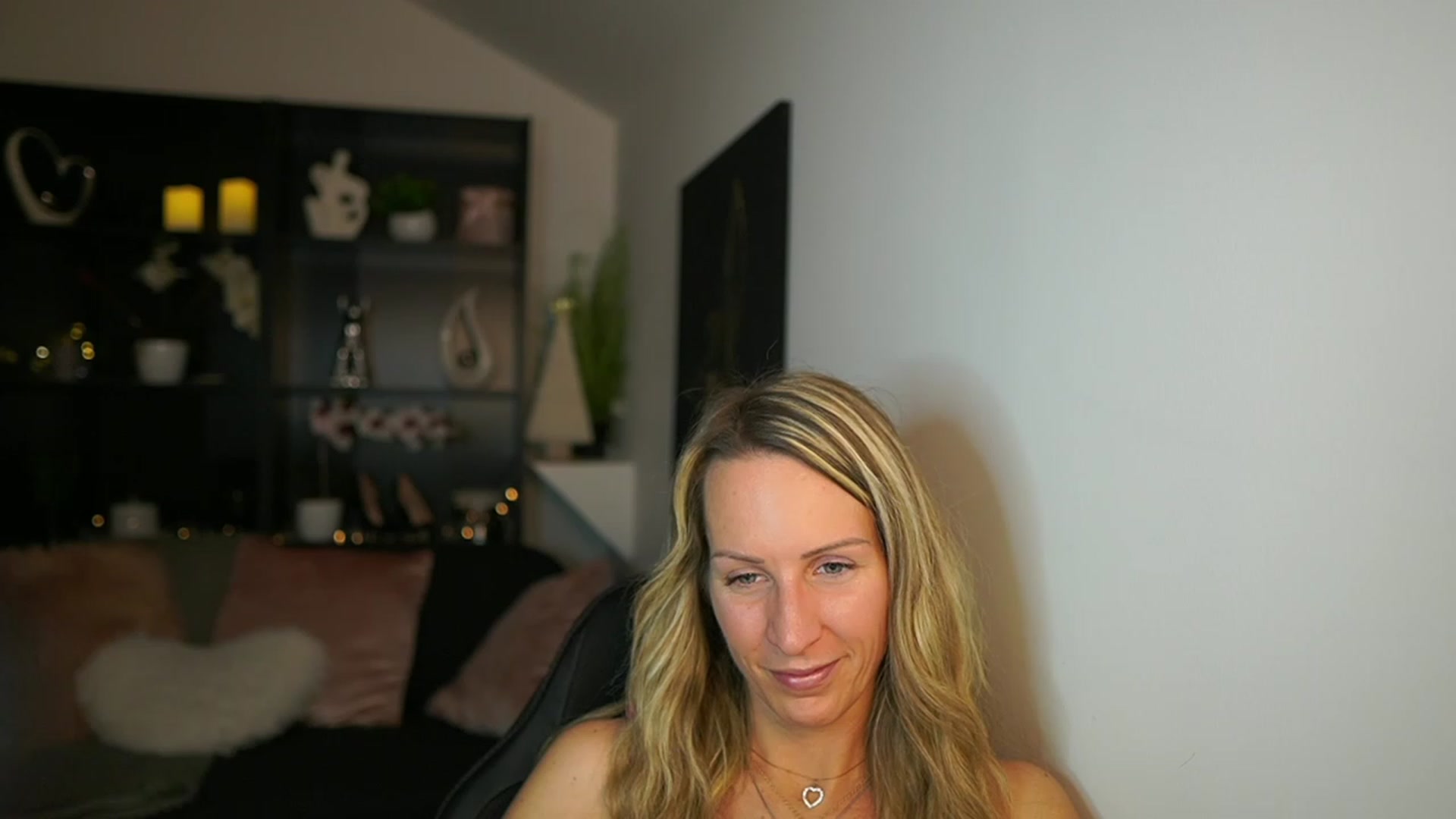 Gallery image thumbnail from Nikki__Sexx__'s myfreecams stream on, 11/28/2023, 21:43 image 7 of 20