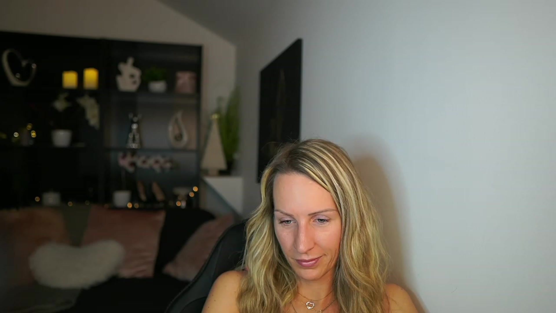 Gallery image thumbnail from Nikki__Sexx__'s myfreecams stream on, 11/28/2023, 21:43 image 3 of 20