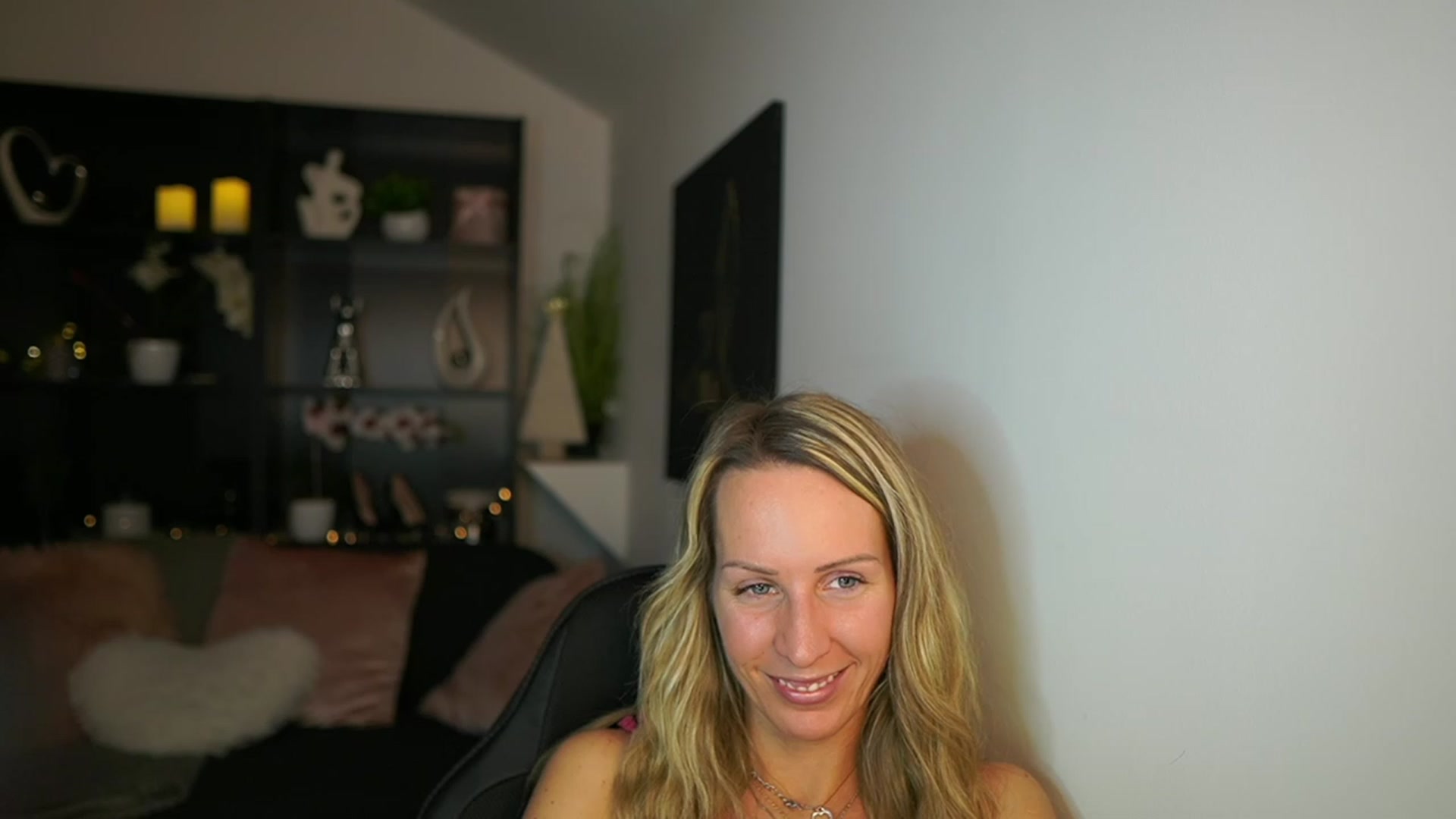 Gallery image thumbnail from Nikki__Sexx__'s myfreecams stream on, 11/28/2023, 21:43 image 11 of 20