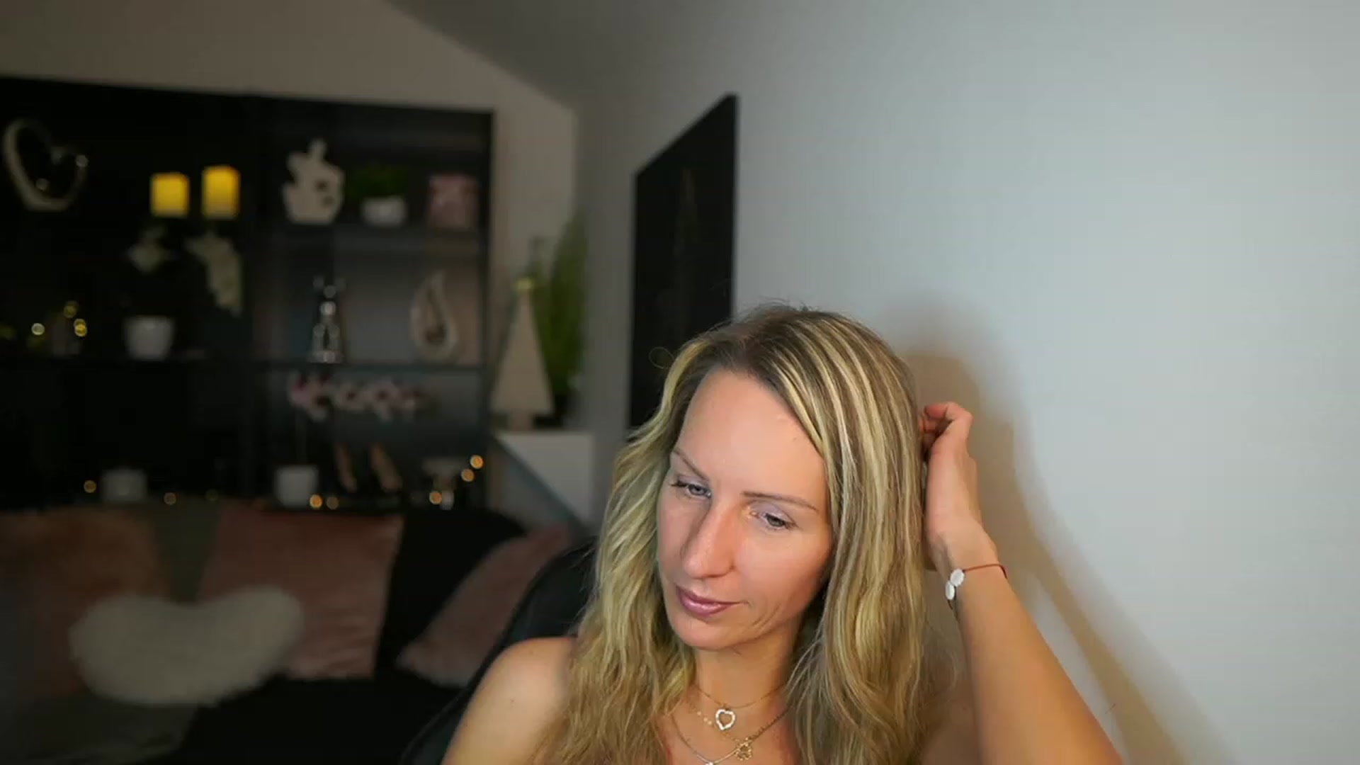 Gallery image thumbnail from Nikki__Sexx__'s myfreecams stream on, 11/28/2023, 21:43 image 2 of 20