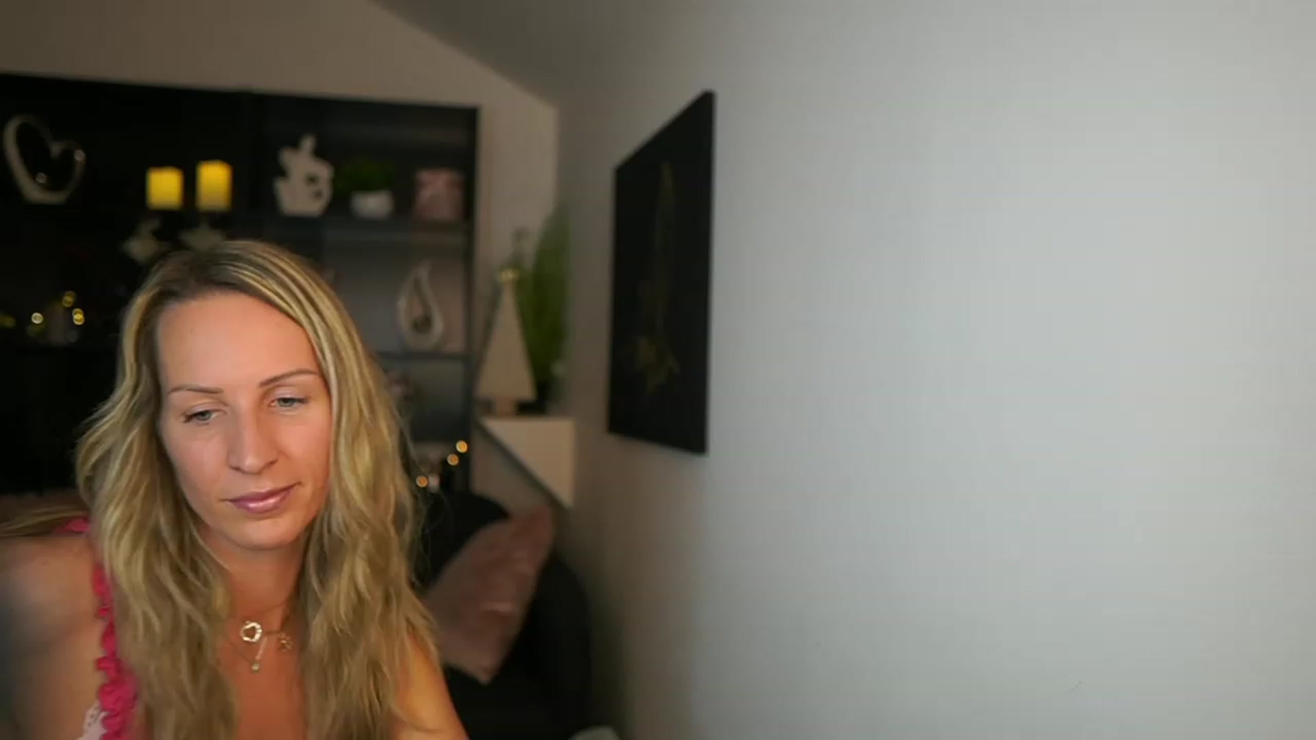 Gallery image thumbnail from Nikki__Sexx__'s myfreecams stream on, 11/28/2023, 21:43 image 1 of 20