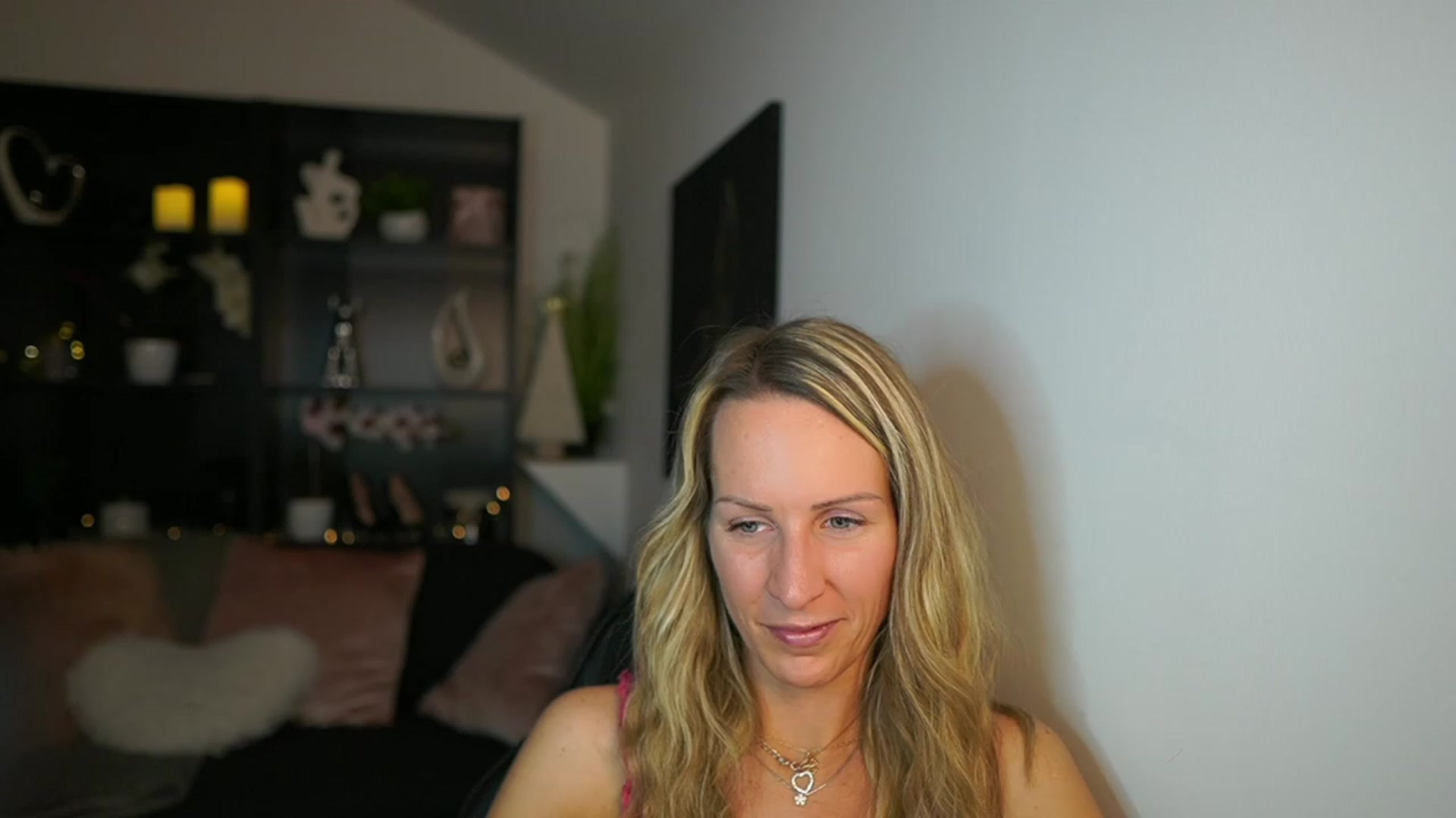 Gallery image thumbnail from Nikki__Sexx__'s myfreecams stream on, 11/28/2023, 21:43 image 14 of 20