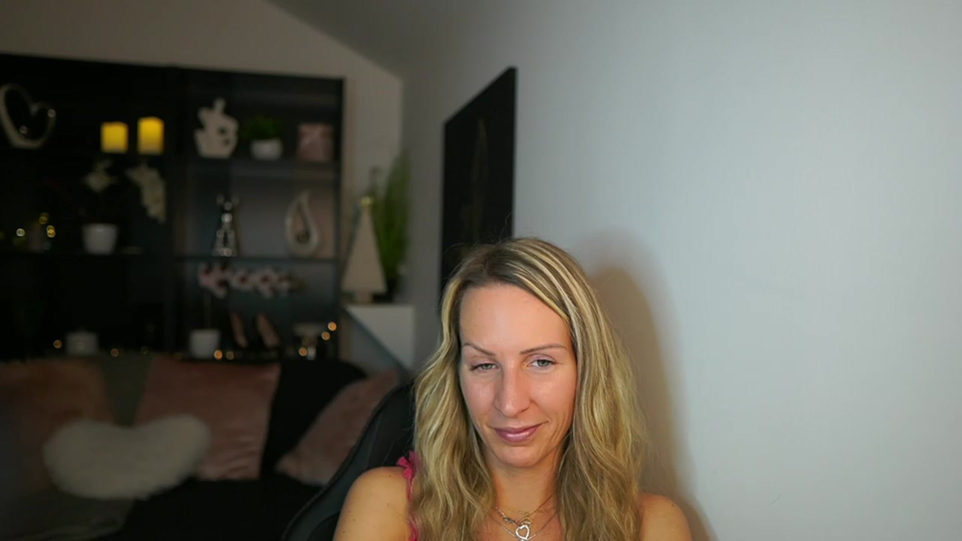 Gallery image thumbnail from Nikki__Sexx__'s myfreecams stream on, 11/28/2023, 21:43 image 15 of 20