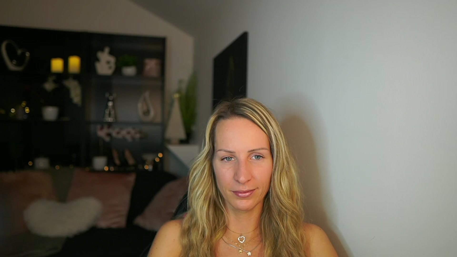 Gallery image thumbnail from Nikki__Sexx__'s myfreecams stream on, 11/28/2023, 21:43 image 5 of 20