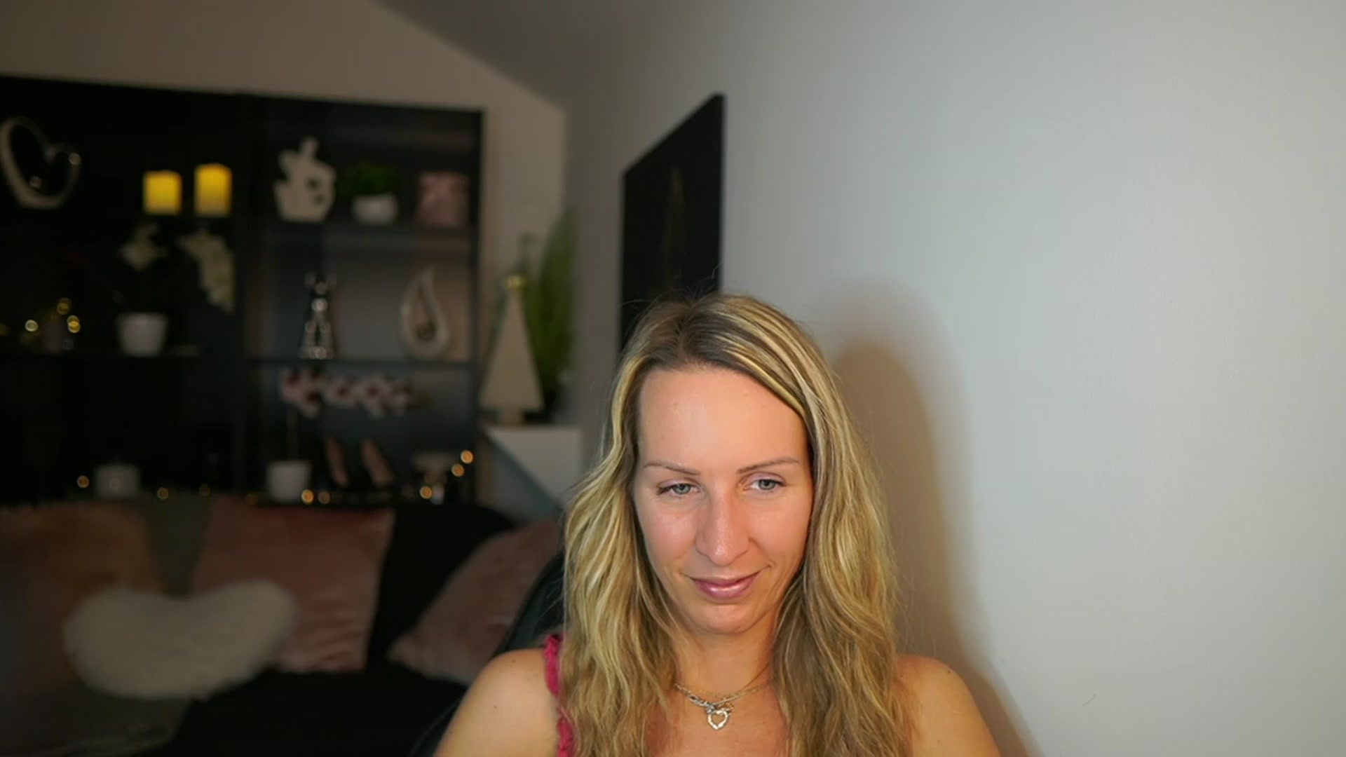 Gallery image thumbnail from Nikki__Sexx__'s myfreecams stream on, 11/28/2023, 21:43 image 9 of 20
