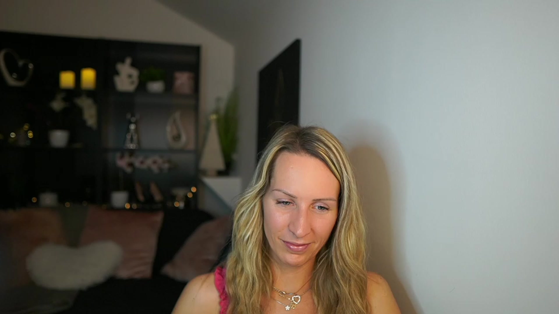 Gallery image thumbnail from Nikki__Sexx__'s myfreecams stream on, 11/28/2023, 21:43 image 12 of 20