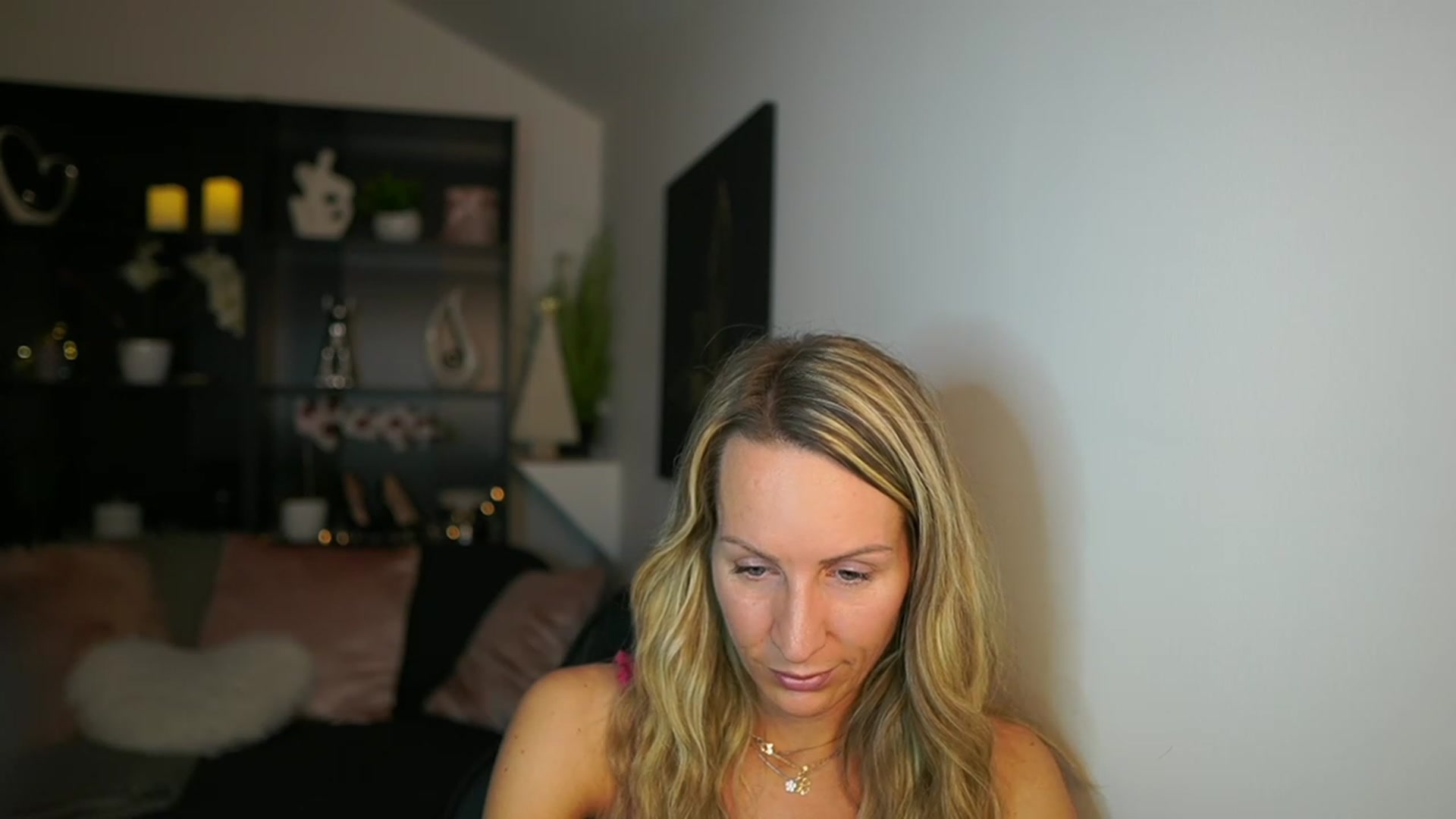 Gallery image thumbnail from Nikki__Sexx__'s myfreecams stream on, 11/29/2023, 24:03 image 19 of 20