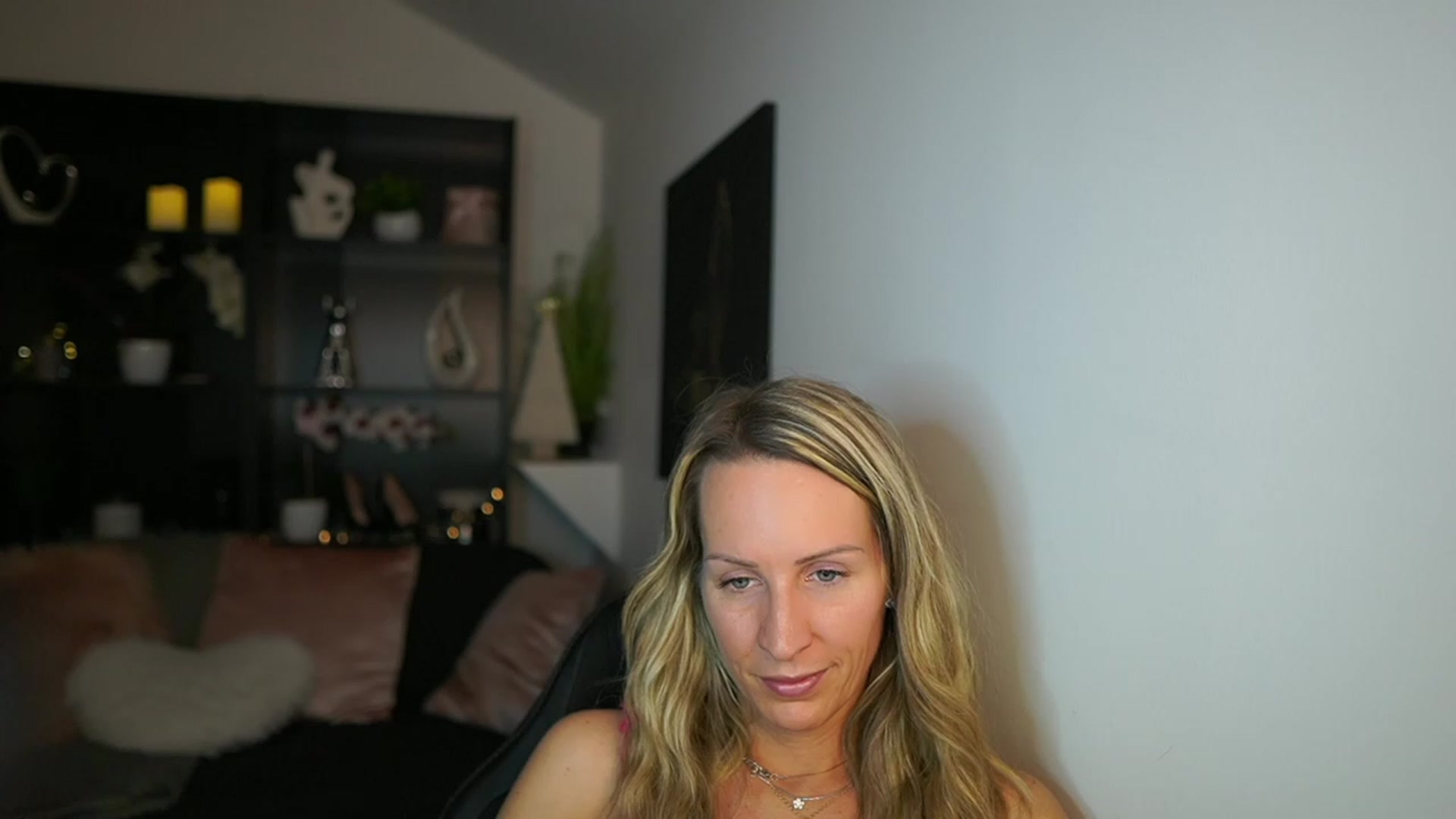 Gallery image thumbnail from Nikki__Sexx__'s myfreecams stream on, 11/29/2023, 24:03 image 9 of 20