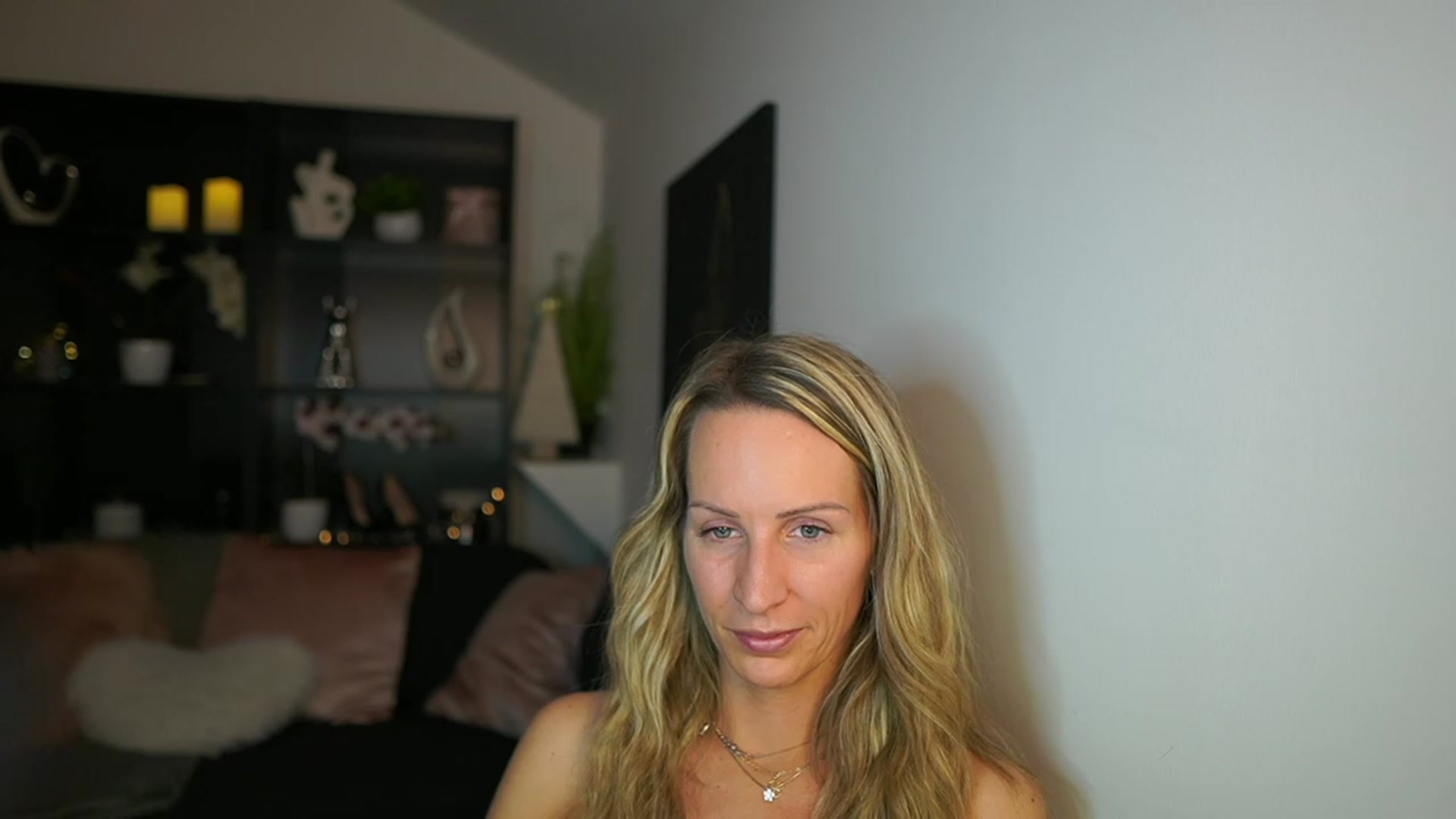 Gallery image thumbnail from Nikki__Sexx__'s myfreecams stream on, 11/29/2023, 24:03 image 16 of 20